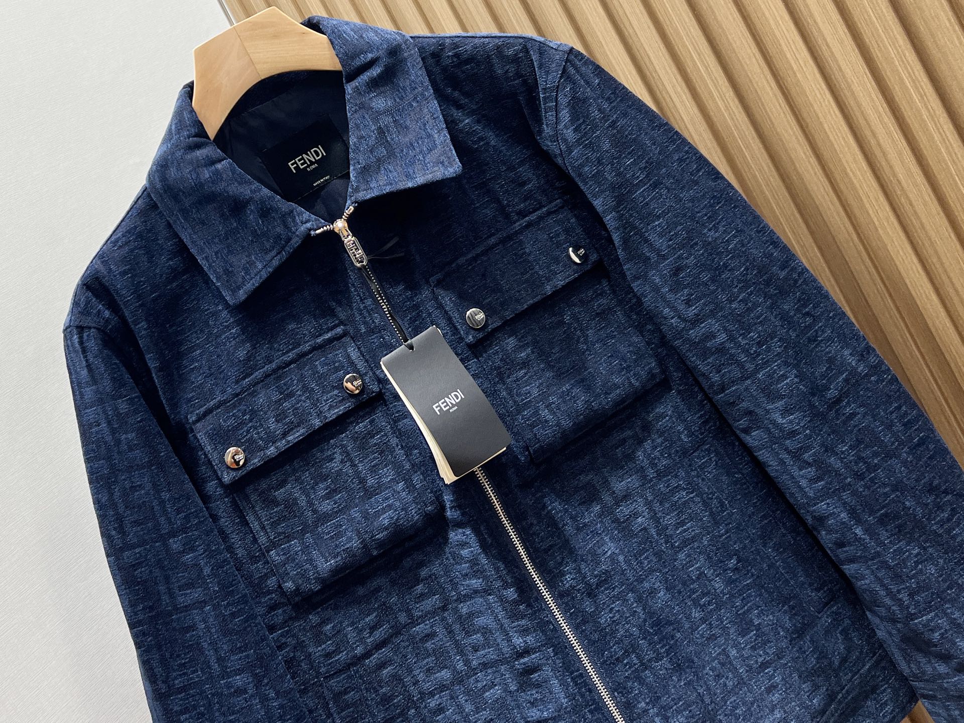 Title: Dark Print Fashion Jacket by Fendi 2025-25SS – Comfortable and Stylish for Casual Wear Summary: Fendi’s P1104 jacket features a unique dark print, - 图片 9