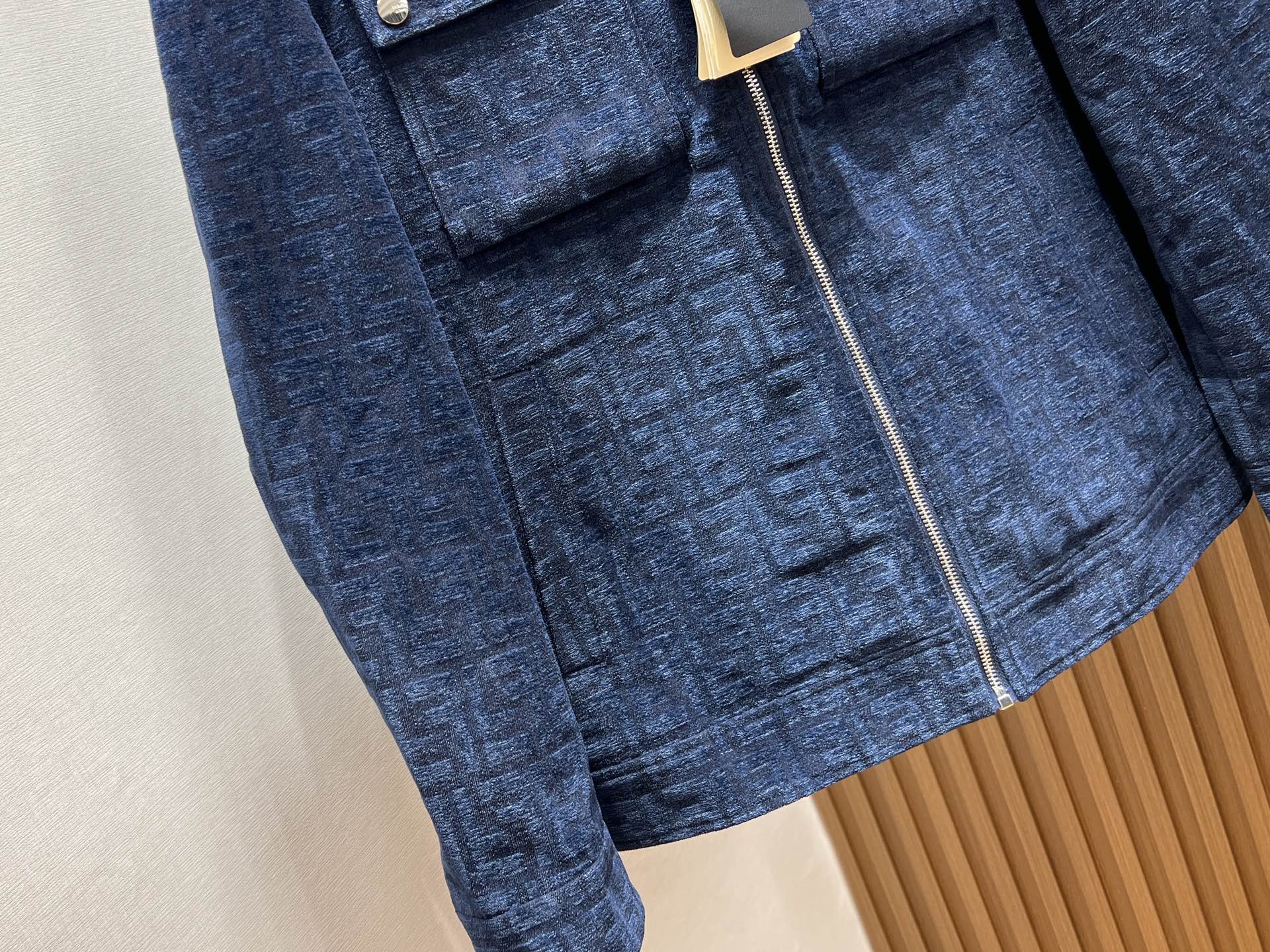 Title: Dark Print Fashion Jacket by Fendi 2025-25SS – Comfortable and Stylish for Casual Wear Summary: Fendi’s P1104 jacket features a unique dark print, - 图片 6