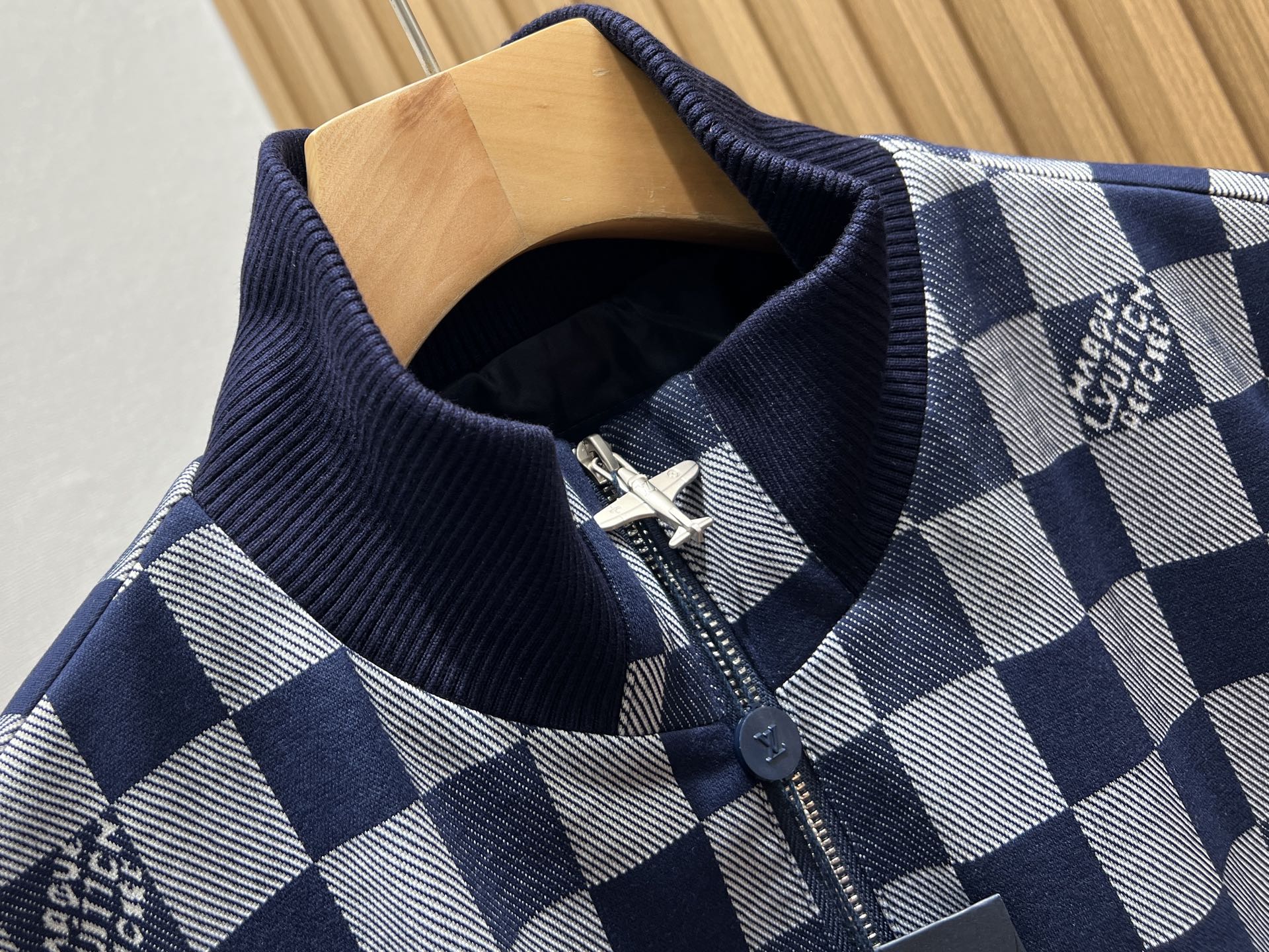 “Vintage-Inspired Donkey 2025-25SS Coat with Modern Twist | High-Quality Fabrics, Unique Design, Ideal for Fashionable Individuals” - 图片 4