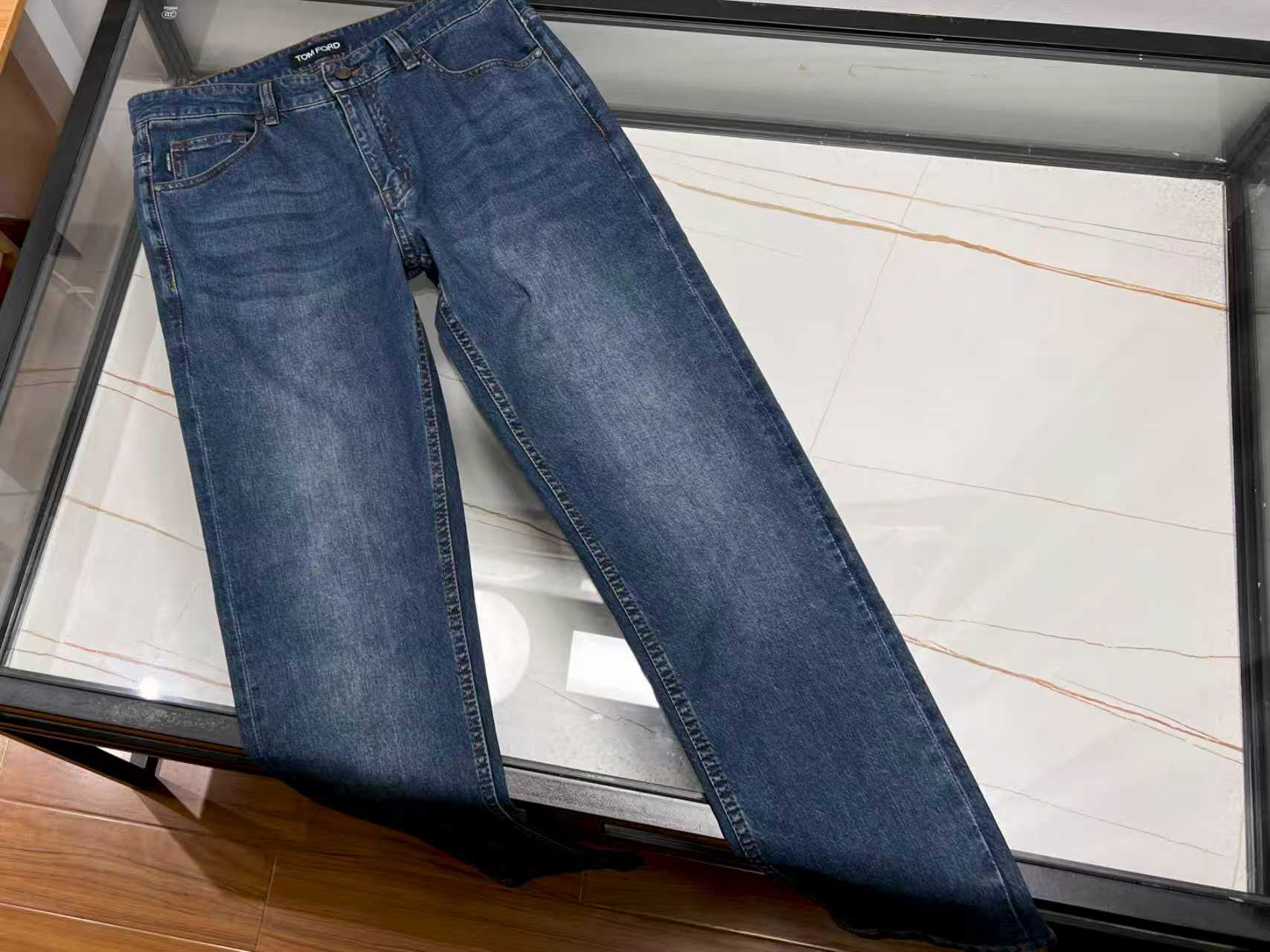 NO:720419,-25SS——Classic and casual for all seasons with men’s jeans!  Jeans are an eternal classic in men's wardrobe. A pair of high-quality jeans can not only span the four seasons, but also show the fashion attitude of different seasons through clever matching. **Fresh in spring** Light-washed straight jeans are the first choice in spring. Paired with a mint green or light blue cotton T-shirt and a linen cardigan, it can adapt to temperature differences and is full of life. A pair of white canvas shoes can easily create a refreshing youthful feel.  **Comfortable Summer** Choose thin cropped ripped jeans, paired with a pure white or striped sea shirt, roll up the trousers to expose the ankles, and instantly increase breathability. If you want to be more energetic, you might as well wear a bright vest underneath and a light sun protection shirt outside to travel freely between the city and the beach. **Autumn Layers** Dark slim-fitting jeans and a plaid shirt are a perfect match, wear them out!  Ready for sale blue 31-32-33-34-36-38-40-42, men's clothing, jeans, shirts, tees, t-shirt,19860909-25SS———经典四季搭配男士牛仔裤的休闲！ 牛仔裤是男士衣橱的永恒经典,一条优质牛仔不仅能跨越四季,更能通过巧妙的搭配展现不同季节的时尚态度. **春日清新**浅色水洗直筒牛仔裤是春日首选,搭配薄荷绿或浅蓝的纯棉T恤,外罩一件亚麻开衫,既适应温差又充满生机.脚踩一双白色帆布鞋,轻松营造出清爽的少年感. **盛夏自在**选择薄款九分破洞牛仔裤,搭配纯白或条纹海魂衫,卷起裤脚露出脚踝,瞬间提升透气感.若想更显活力,不妨内搭亮色背心,外披一件轻薄防晒衬衫,自由穿梭于城市与海滩之间. **秋日层次**深色修身牛仔裤与格纹衬衫是绝配,外搭！ 现货发售蓝色31-32-33-34-36-38-40-42,男装,jeans,shirts,tees，t-shirt,,Women's clothing