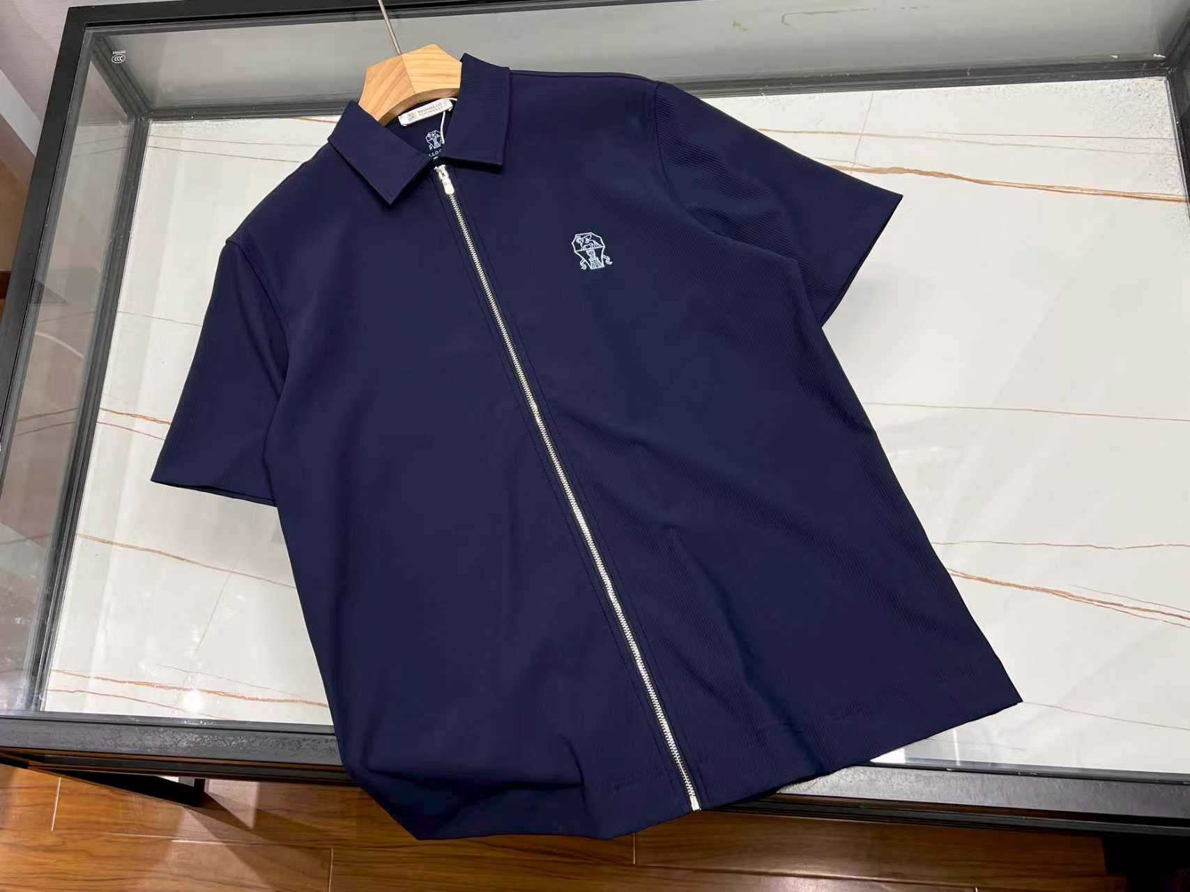 NO:742829,-26SS——Summer short-sleeved suit with micro-label letters, unlocking the code of summer trends. In the hot summer, how can we miss an eye-catching and comfortable short-sleeved suit?  This summer short-sleeved suit with micro-label letters is your perfect choice!  The short-sleeved top is based on a simple design, with delicate micro-marked letters on the chest. It is unobtrusive but has a sense of fashion, easily showing your unique taste. The fabric is skin-friendly and breathable, making it feel like you are being blown by the breeze when you put it on. You can stay cool and comfortable even under the scorching sun.  The matching shorts are also excellent, with a neat fit and free movement without restraint. They complement each other well with the tops. Whether you are walking on the street, doing sports or fitness, or at a casual party, you can become the focus of the crowd, easily control various summer scenes, and start a vibrant summer!  Available now for sale in two colors 48-56, men's clothing, shorts, T-shirts,19860909-26SS———微标字母夏季短袖套装,解锁夏日潮流密码 夏日炎炎,怎能少得了一套吸睛又舒适的短袖套装？这款微标字母夏季短袖套装,就是你的绝佳选择！ 短袖上衣以简约设计为基调,胸前精致的微标字母,不张扬却自带时尚感,轻松展现独特品味.面料亲肤透气,穿上仿佛被微风轻拂,即使烈日当空,也能保持清爽自在. 配套的短裤同样出色,版型利落,活动自如无束缚.与上衣搭配相得益彰,无论是漫步街头、运动健身,还是休闲聚会,都能让你成为人群中的焦点,轻松驾驭各种夏日场景,开启活力满满的夏天！ 现货发售二色48-56,男装,shorts,T-shirt,,Women's clothing