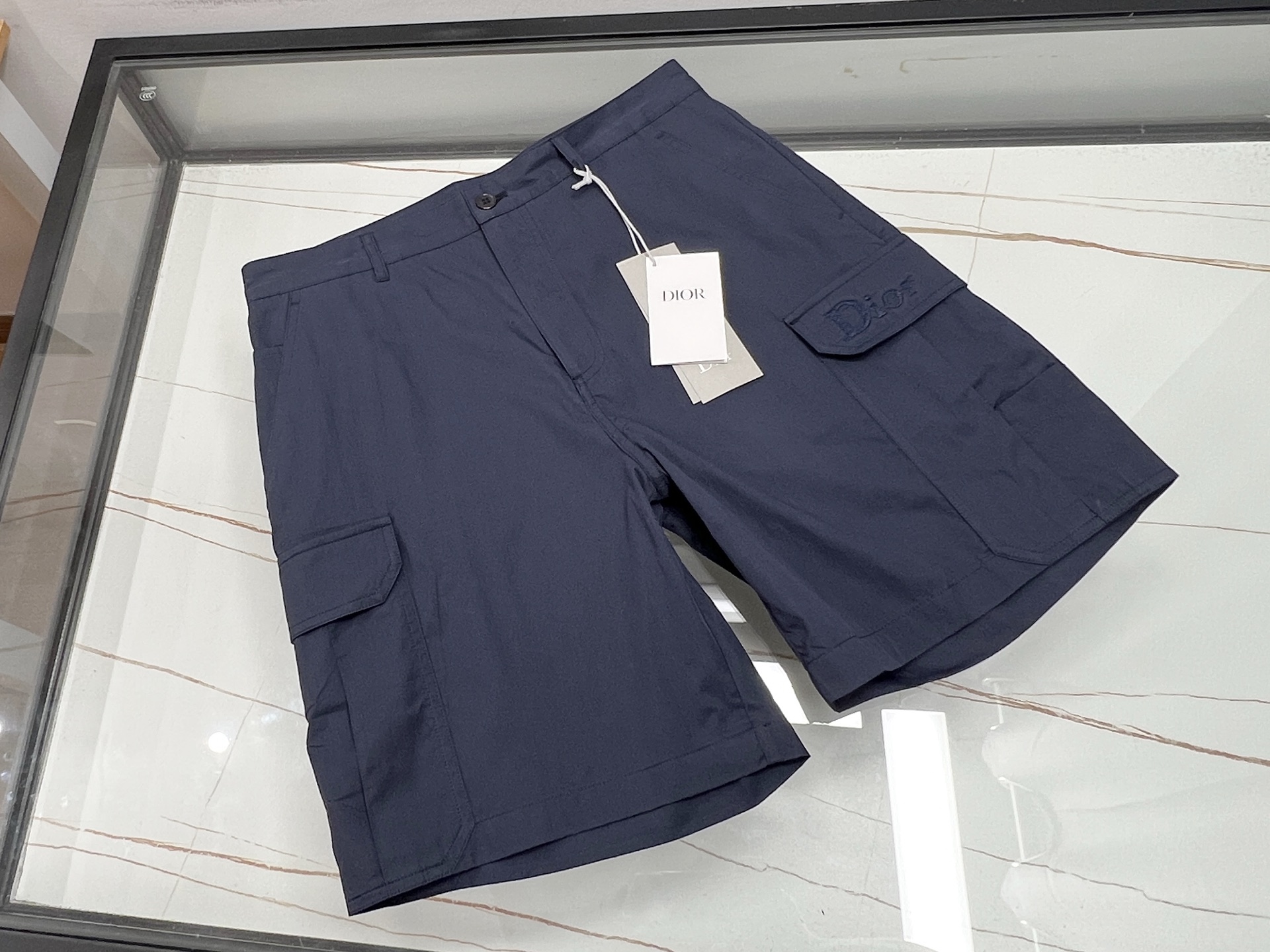 NO:783671,-26SS——Quick-drying pocket casual pants, a must-have item for summer travel!  It uses high-tech quick-drying fabric, which can quickly absorb and evaporate sweat, keeping the body dry and comfortable, and you can enjoy coolness even in the hot summer. The trousers are designed with multiple practical pockets, which are convenient for storing mobile phones, wallets and other small items, allowing your hands to be completely freed. The mid-length trousers are tailored to fit and are not too big.  It is not tight but not bloated, showing a casual yet fashionable style. Whether it is outdoor sports, daily travel or casual gatherings, it can be easily controlled, making you confident in any occasion. Choose these quick-drying pocket casual pants to make your summer life more convenient, comfortable and colorful!  Ready for sale blue S-XL, Dior-clothing, dior, wallets,19860909-26SS———速干口袋休闲中裤,夏日出行必备神器！它采用高科技速干面料,能迅速吸收并挥发汗水,保持身体干爽舒适,即使炎炎夏日也能畅享清凉.裤身设计有多个实用口袋,方便存放手机、钱包等小物件,让你的双手彻底解放.中裤版型剪裁合身,既不过于紧绷也不显臃肿,展现出休闲而不失时尚的风格.无论是户外运动、日常出行还是休闲聚会,它都能轻松驾驭,让你在任何场合都能自信满满.选择这款速干口袋休闲中裤,让你的夏日生活更加便捷、舒适与多彩！ 现货发售蓝色S-XL,迪奥-服装,dior,wallets,,Women's clothing