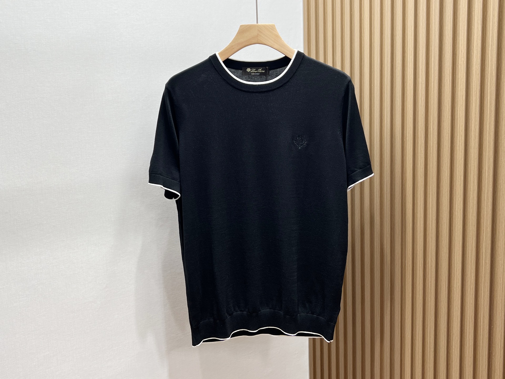 loro Piana 1936春夏新款 桑蚕丝混纺男士针织短袖衫！采用10%蚕丝+90％莱赛尔天丝混纺质