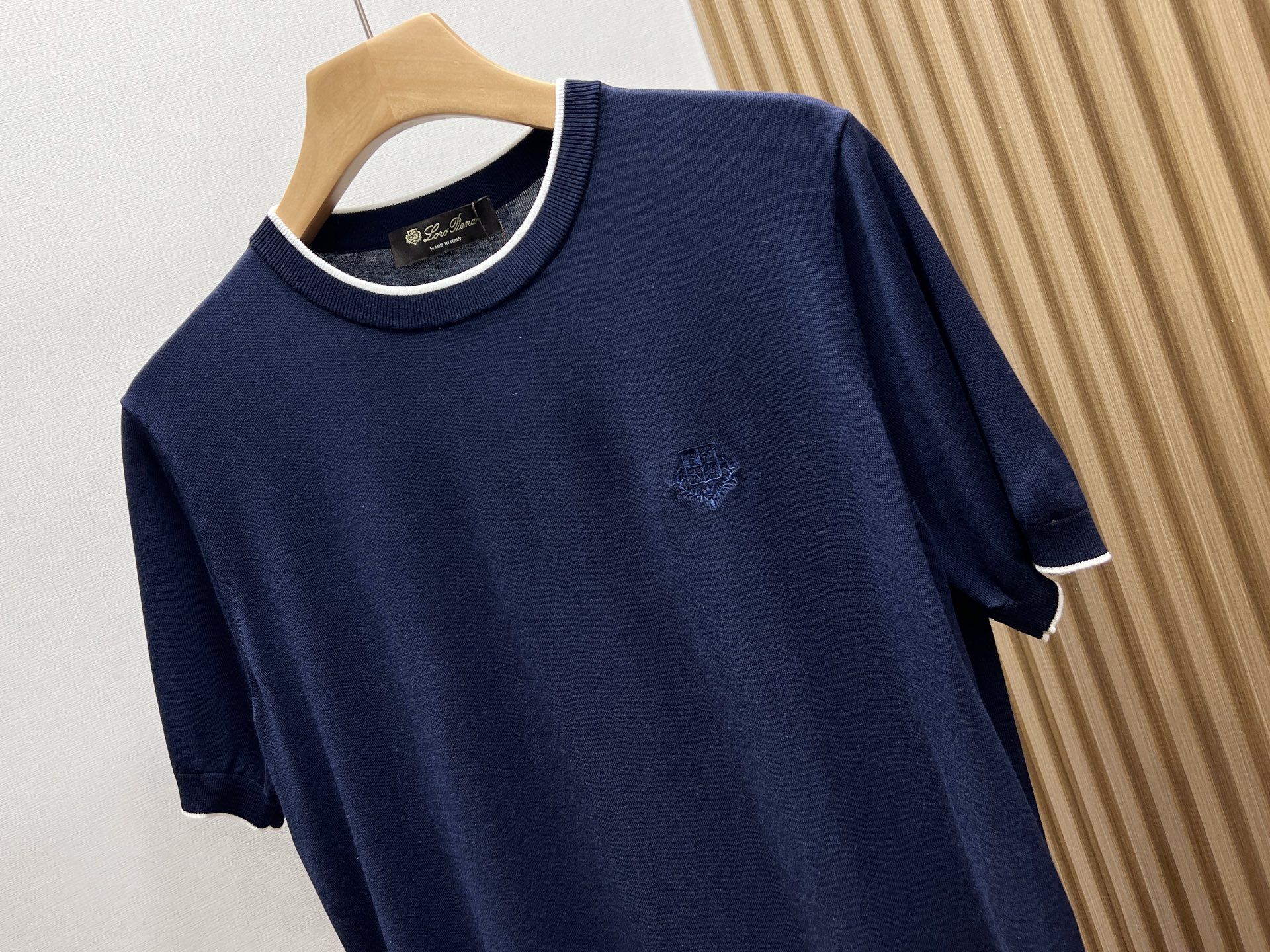 loro Piana 1936春夏新款 桑蚕丝混纺男士针织短袖衫！采用10%蚕丝+90％莱赛尔天丝混纺质