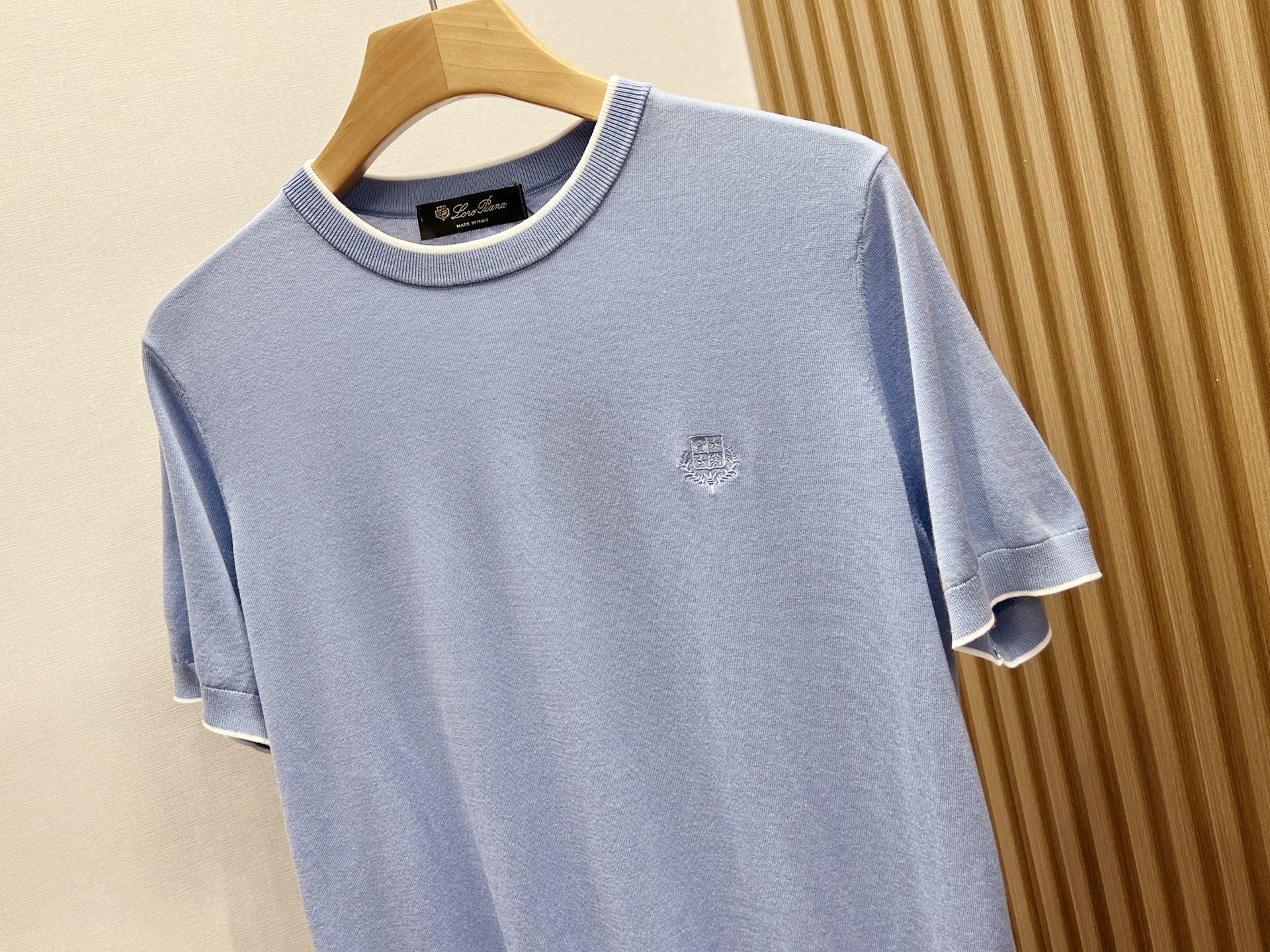 loro Piana 1936春夏新款 桑蚕丝混纺男士针织短袖衫！采用10%蚕丝+90％莱赛尔天丝混纺质