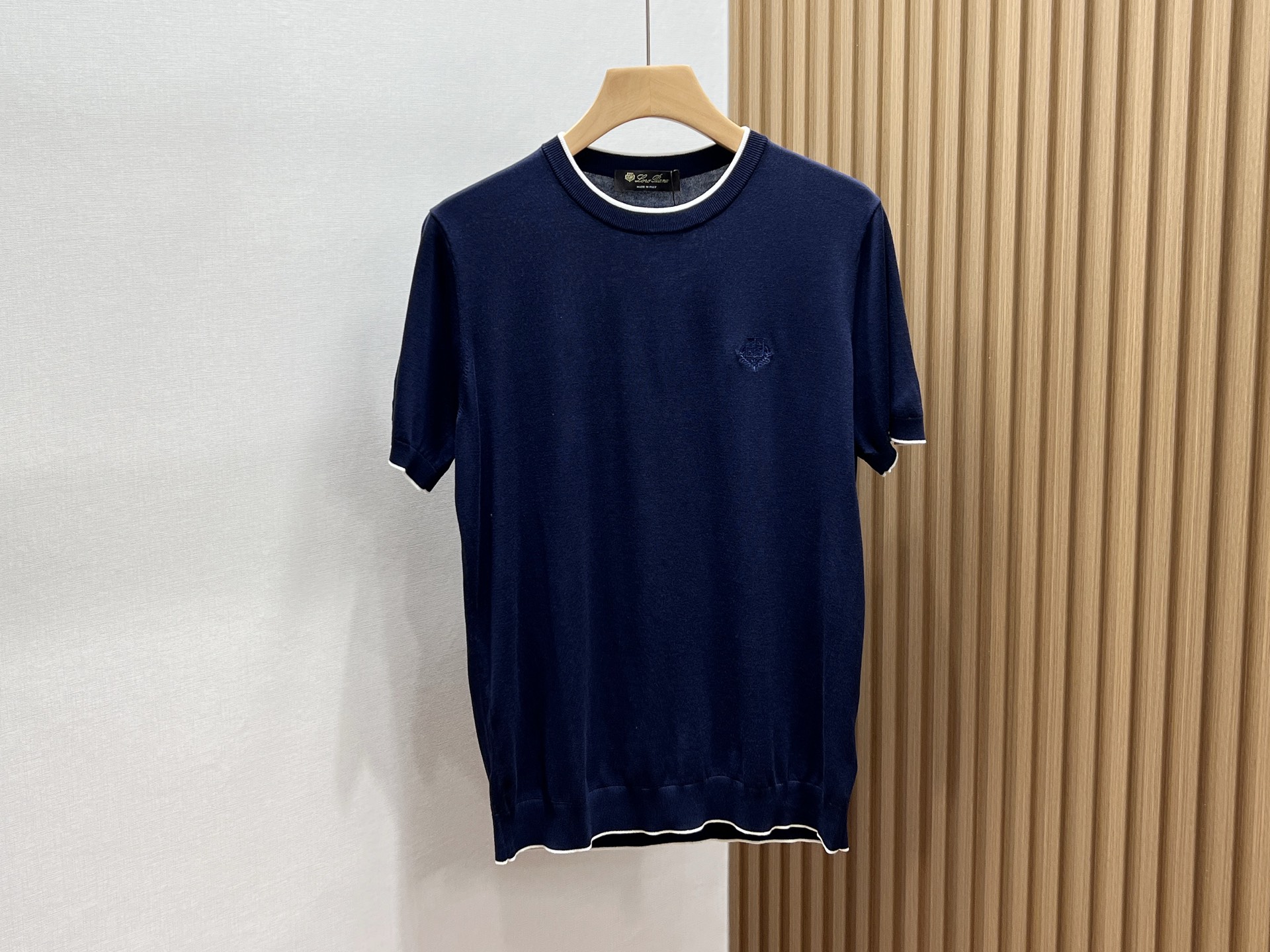 loro Piana 1936春夏新款 桑蚕丝混纺男士针织短袖衫！采用10%蚕丝+90％莱赛尔天丝混纺质