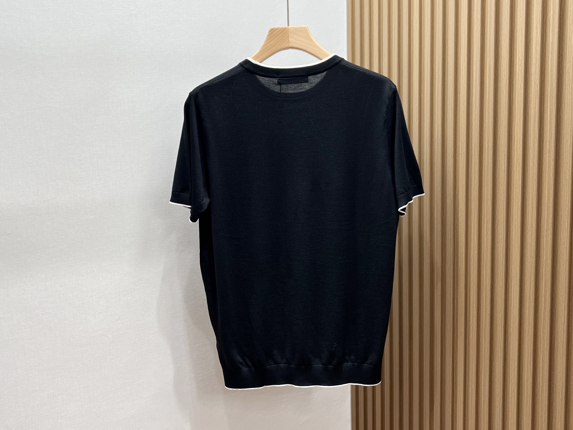 loro Piana 1936春夏新款 桑蚕丝混纺男士针织短袖衫！采用10%蚕丝+90％莱赛尔天丝混纺质