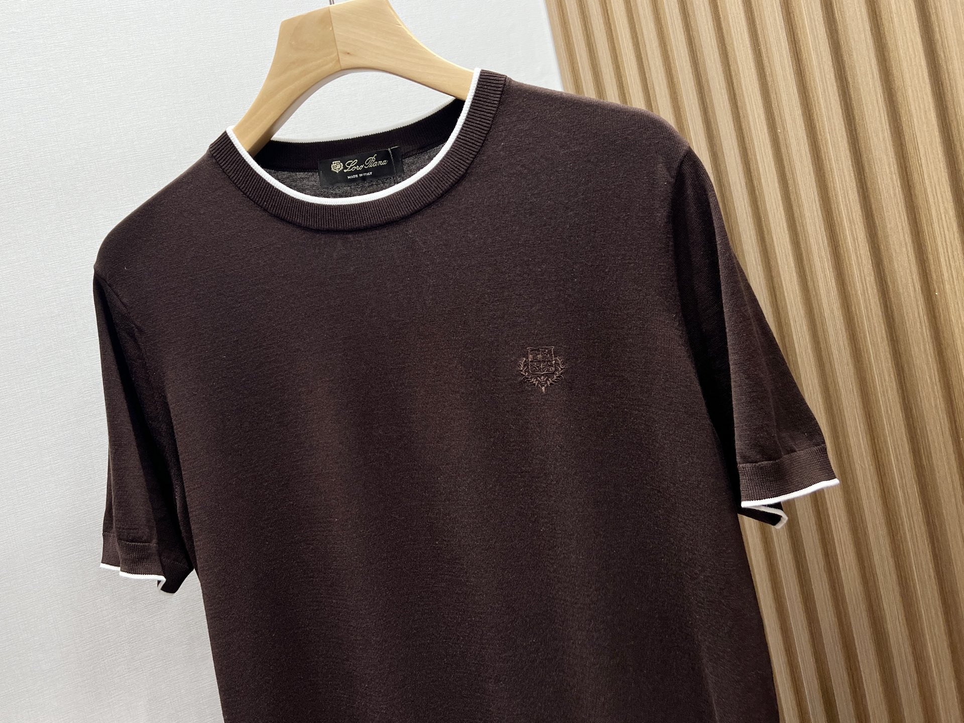 loro Piana 1936春夏新款 桑蚕丝混纺男士针织短袖衫！采用10%蚕丝+90％莱赛尔天丝混纺质