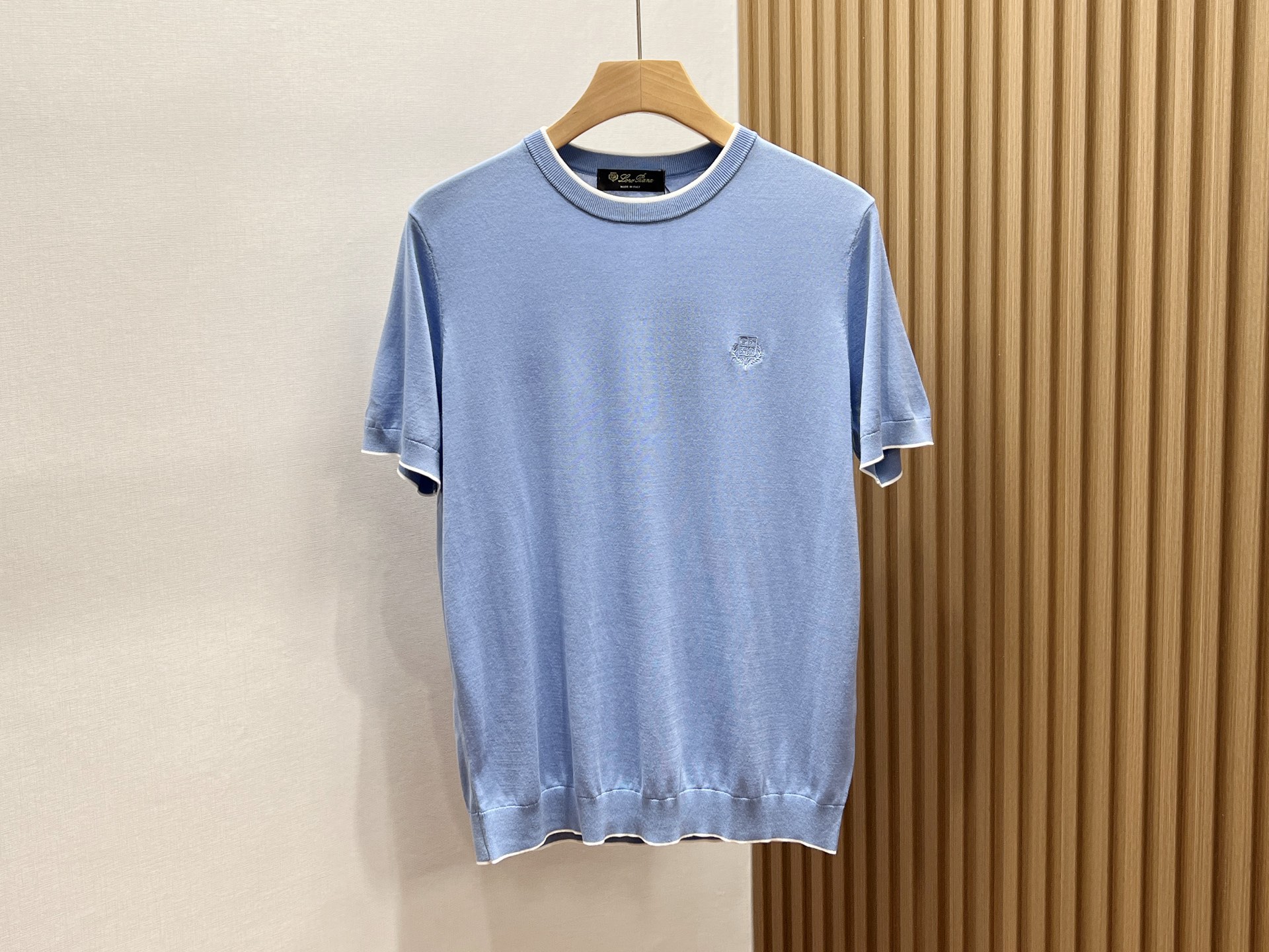 loro Piana 1936春夏新款 桑蚕丝混纺男士针织短袖衫！采用10%蚕丝+90％莱赛尔天丝混纺质