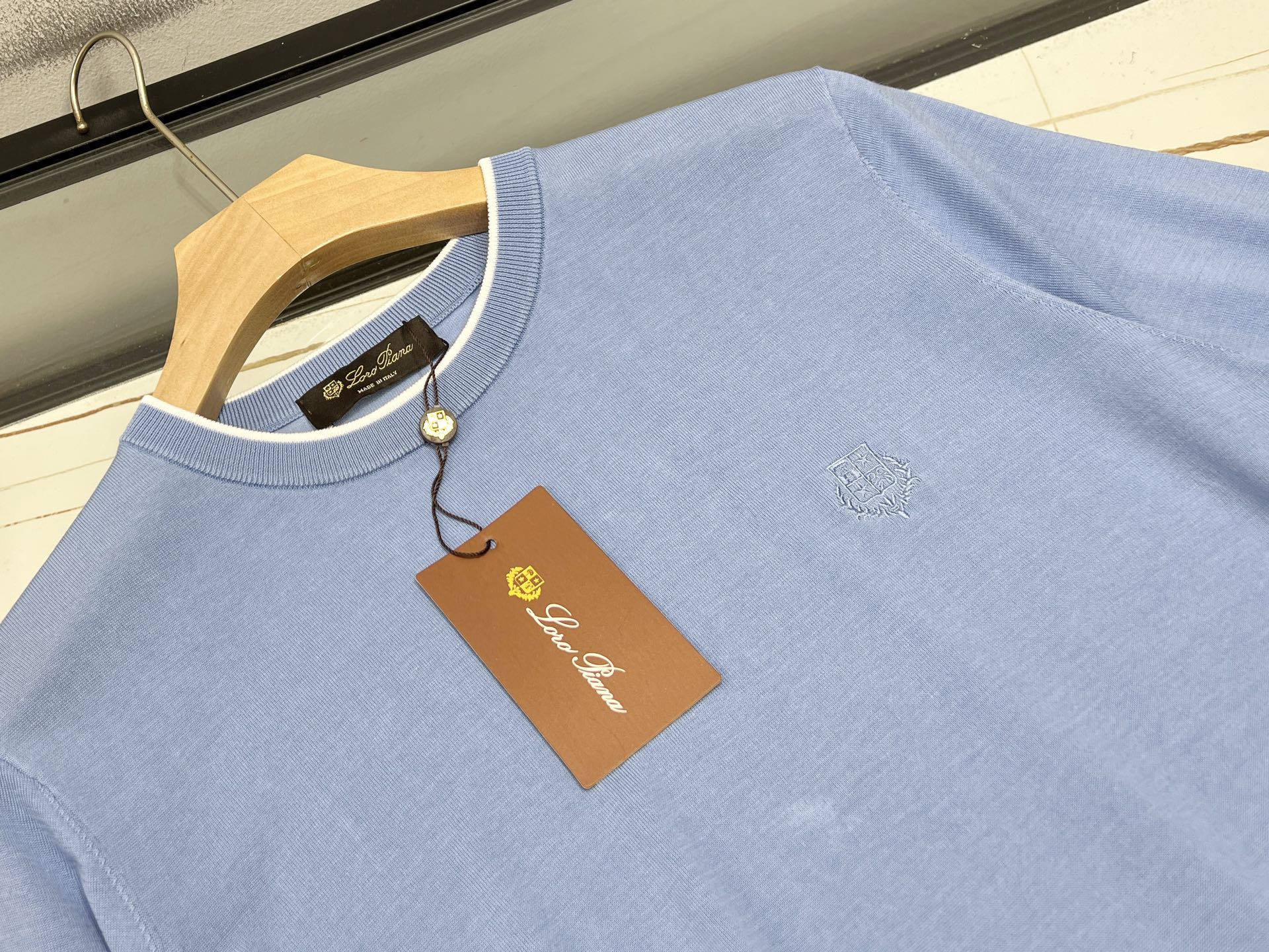 loro Piana 1936春夏新款 桑蚕丝混纺男士针织短袖衫！采用10%蚕丝+90％莱赛尔天丝混纺质