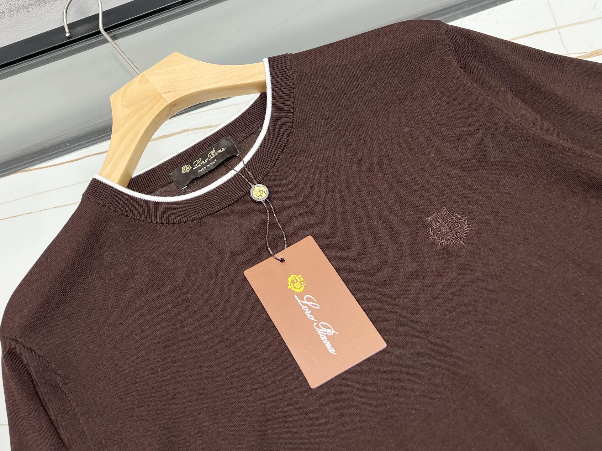loro Piana 1936春夏新款 桑蚕丝混纺男士针织短袖衫！采用10%蚕丝+90％莱赛尔天丝混纺质