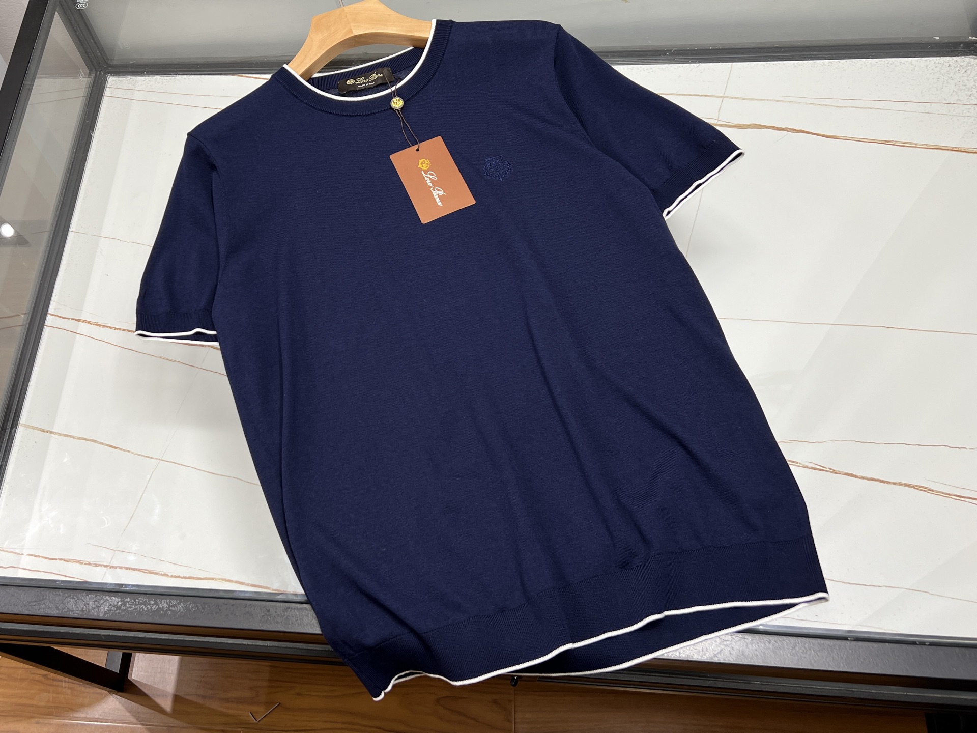 loro Piana 1936春夏新款 桑蚕丝混纺男士针织短袖衫！采用10%蚕丝+90％莱赛尔天丝混纺质