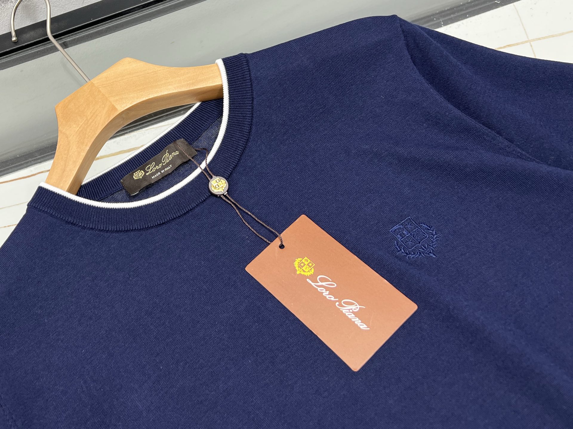 loro Piana 1936春夏新款 桑蚕丝混纺男士针织短袖衫！采用10%蚕丝+90％莱赛尔天丝混纺质