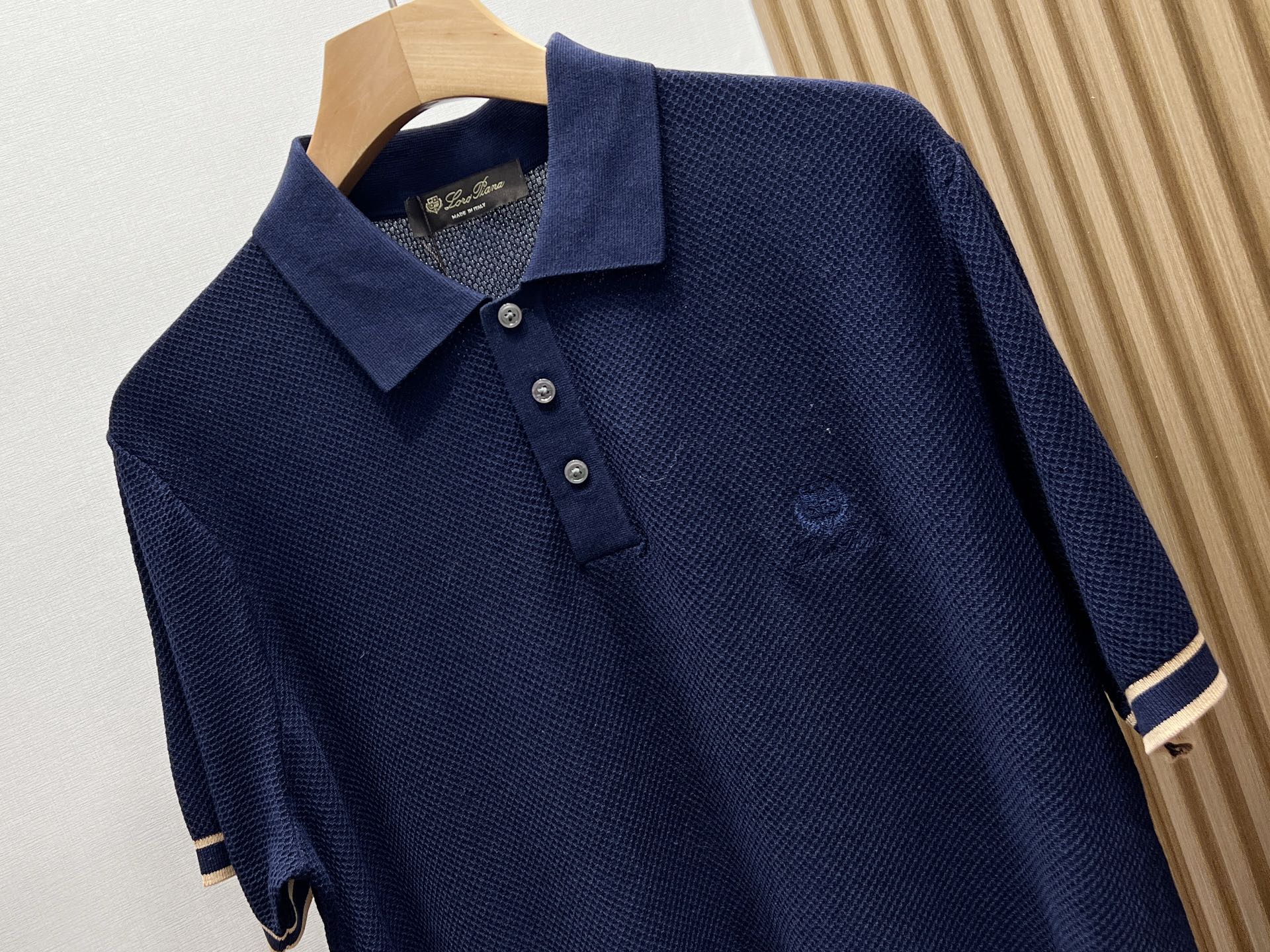loro Piana 1936春夏新款 桑蚕丝混纺男士针织短袖衫！采用10%蚕丝+90％莱赛尔天丝混纺质