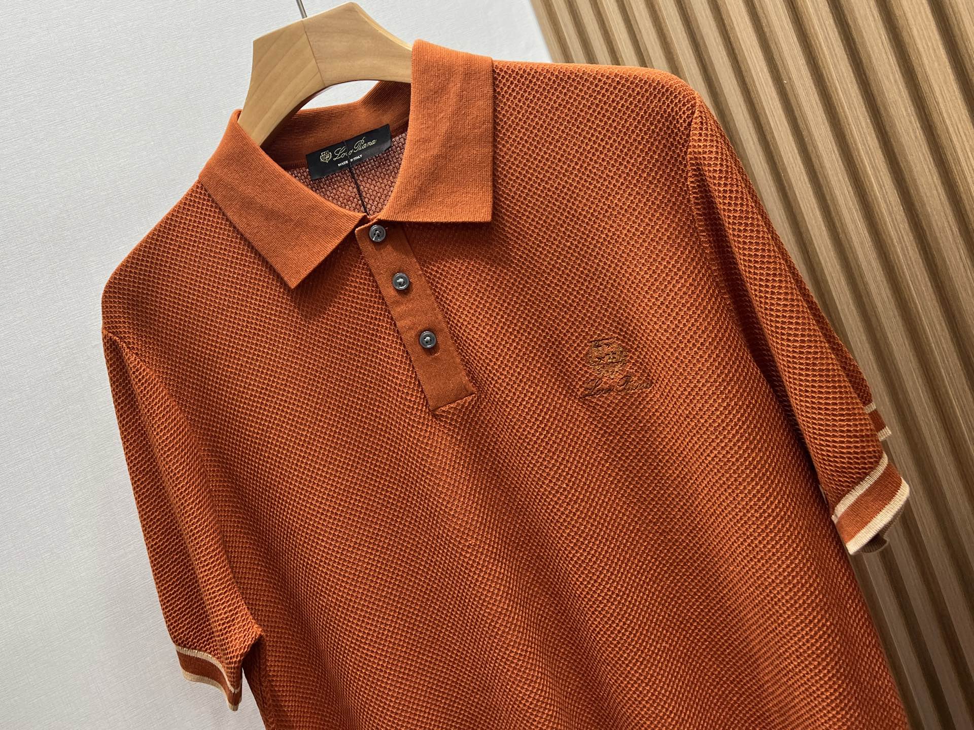 loro Piana 1936春夏新款 桑蚕丝混纺男士针织短袖衫！采用10%蚕丝+90％莱赛尔天丝混纺质