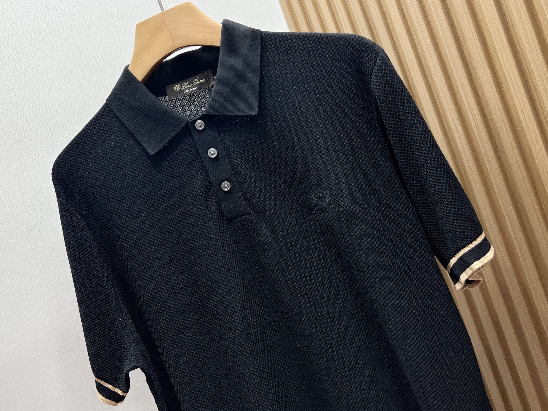 loro Piana 1936春夏新款 桑蚕丝混纺男士针织短袖衫！采用10%蚕丝+90％莱赛尔天丝混纺质