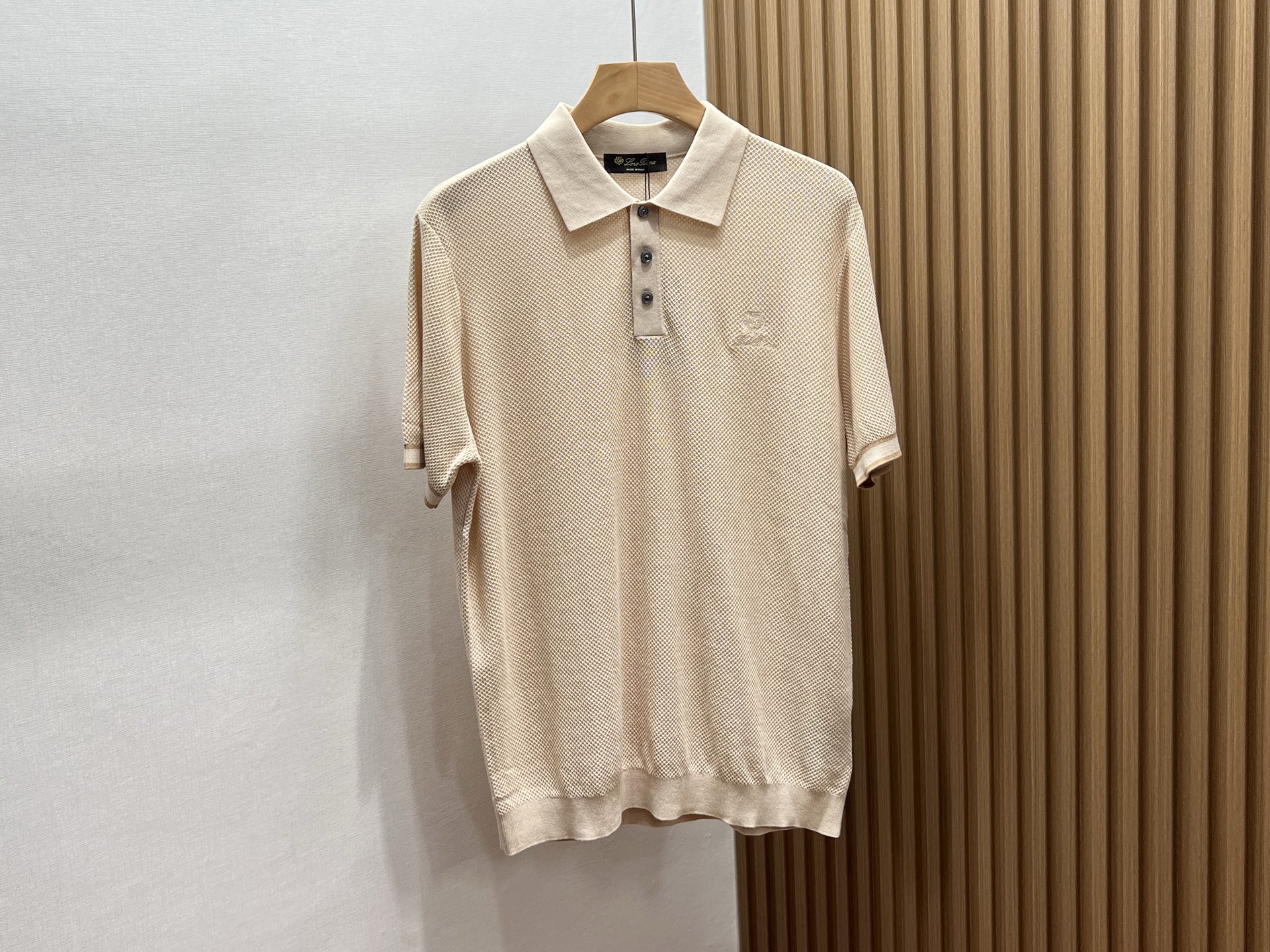 loro Piana 1936春夏新款 桑蚕丝混纺男士针织短袖衫！采用10%蚕丝+90％莱赛尔天丝混纺质