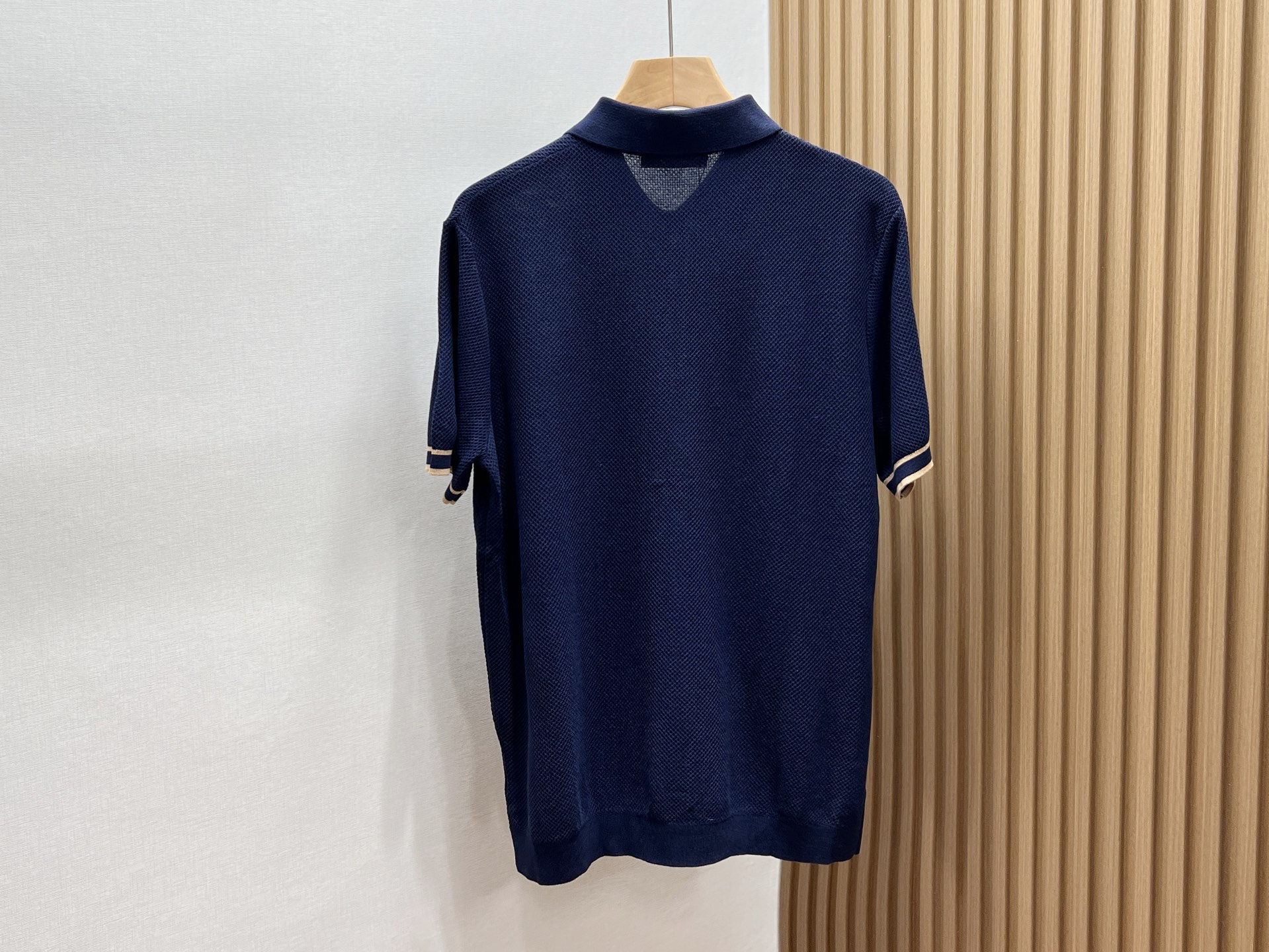 loro Piana 1936春夏新款 桑蚕丝混纺男士针织短袖衫！采用10%蚕丝+90％莱赛尔天丝混纺质