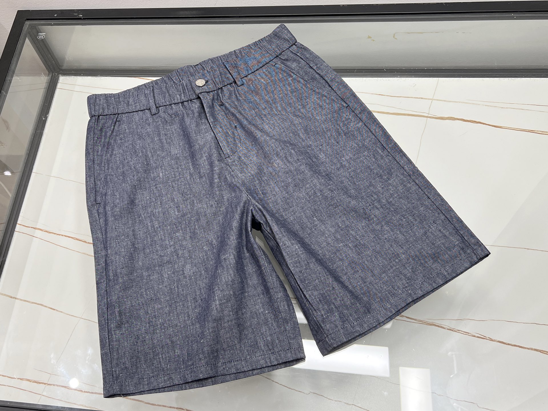 NO:860685,-26SS——BC Fashionable Linen Casual Pants, Unlocking the Casual Summer Style These fashionable linen casual pants are a must-have item for the summer wardrobe. They are made of high-quality linen fabric, which is naturally breathable and sweat-absorbent. Even in the hot summer, it allows the skin to breathe freely and keeps you dry and comfortable at all times.  Mid-pants are neat and stylish, loose and moderate, cleverly modifying the leg lines, covering the flesh and making you look slimmer. The classic solid color design is simple but not out of style. Whether it is paired with a simple white T to show a fresh and casual feel, or paired with a shirt to create a casual and sophisticated workplace style, it can be easily controlled. The details are full of quality, exquisite stitching, and practical pockets, which are both beautiful and practical. Wear them, stroll on the streets, and enjoy the pleasant summer time, fashion and comfort are all in one step.  Ready shipped blue 31-32-33-34-35-36, men's clothing, shirts,19860909-26SS———BC时尚面麻休闲中裤,解锁夏日随性风尚 这款时尚面麻休闲中裤,是夏日衣橱的必备单品.它精选优质面麻面料,天然透气,吸汗性强,即便在炎炎夏日,也能让肌肤自由呼吸,时刻保持干爽舒适. 中裤版型利落有型,宽松适度,巧妙修饰腿部线条,遮肉又显瘦.经典的纯色设计,简约而不失格调,无论是搭配简约白T,展现清新休闲感；还是配上衬衫,打造轻熟职场风,都能轻松驾驭. 细节之处尽显品质,精致的缝线、实用的口袋,兼具美观与实用.穿上它,漫步街头,享受夏日惬意时光,时尚与舒适一步到位. 现货发货蓝色31-32-33-34-35-36,男装,shirts,,Women's clothing
