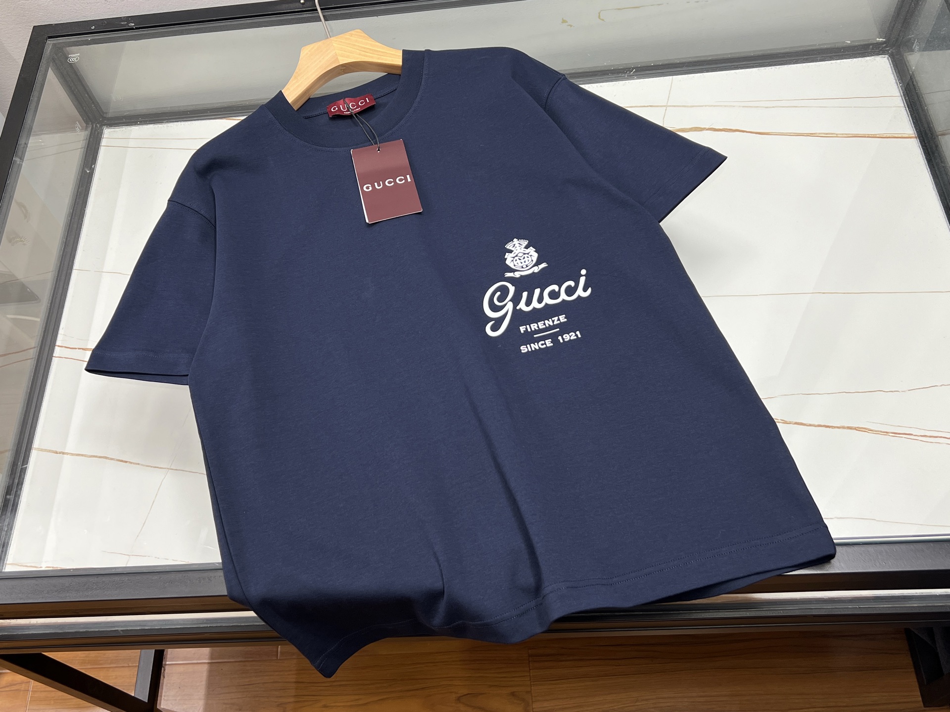 NO:897474,-26SS——GU letter short sleeves, with its unique craftsmanship and fashionable design, have become the highlight of the summer wardrobe. This short sleeve is made of high-quality fabrics, soft and breathable, comfortable to wear, and suitable for various occasions. The exquisite embroidered letters not only show superb craftsmanship skills, but also give the clothes unique personality and charm. The letter patterns are diverse and can be selected according to personal preferences.  Whether it is a simple style of capital letters or an artistic combination of patterns, it can highlight the unique taste of the wearer. The short sleeves are well-fitting and have smooth lines. Whether worn alone or as an inner layer, they can be easily worn and show a fashionable attitude. Whether it is for leisure travel or daily travel, short sleeves with embroidered letters are a fashion item that you cannot miss, making your summer outfit more colorful.  Ready for sale blue XS-S-M-L, Gucci-clothing, gucci, T-shirt,19860909-26SS———GU字母短袖,以其独特的工艺与时尚设计,成为夏日衣橱中的亮点.这款短袖采用优质面料,柔软透气,穿着舒适,适合各种场合搭配.精致的刺绣字母,不仅展现了高超的手工艺技巧,更赋予了衣物独特的个性与魅力.字母图案多样,可根据个人喜好选择,无论是简约风格的大写字母,还是富有艺术感的图案组合,都能彰显穿着者的独特品味.短袖剪裁合身,线条流畅,无论是单穿还是作为内搭,都能轻松驾驭,展现时尚态度.无论是休闲出游,还是日常出行,刺绣字母短袖都是你不容错过的时尚单品,让你的夏日穿搭更加丰富多彩. 现货发售蓝色XS-S-M-L,古驰-服装,gucci,T-shirt,,Women's clothing