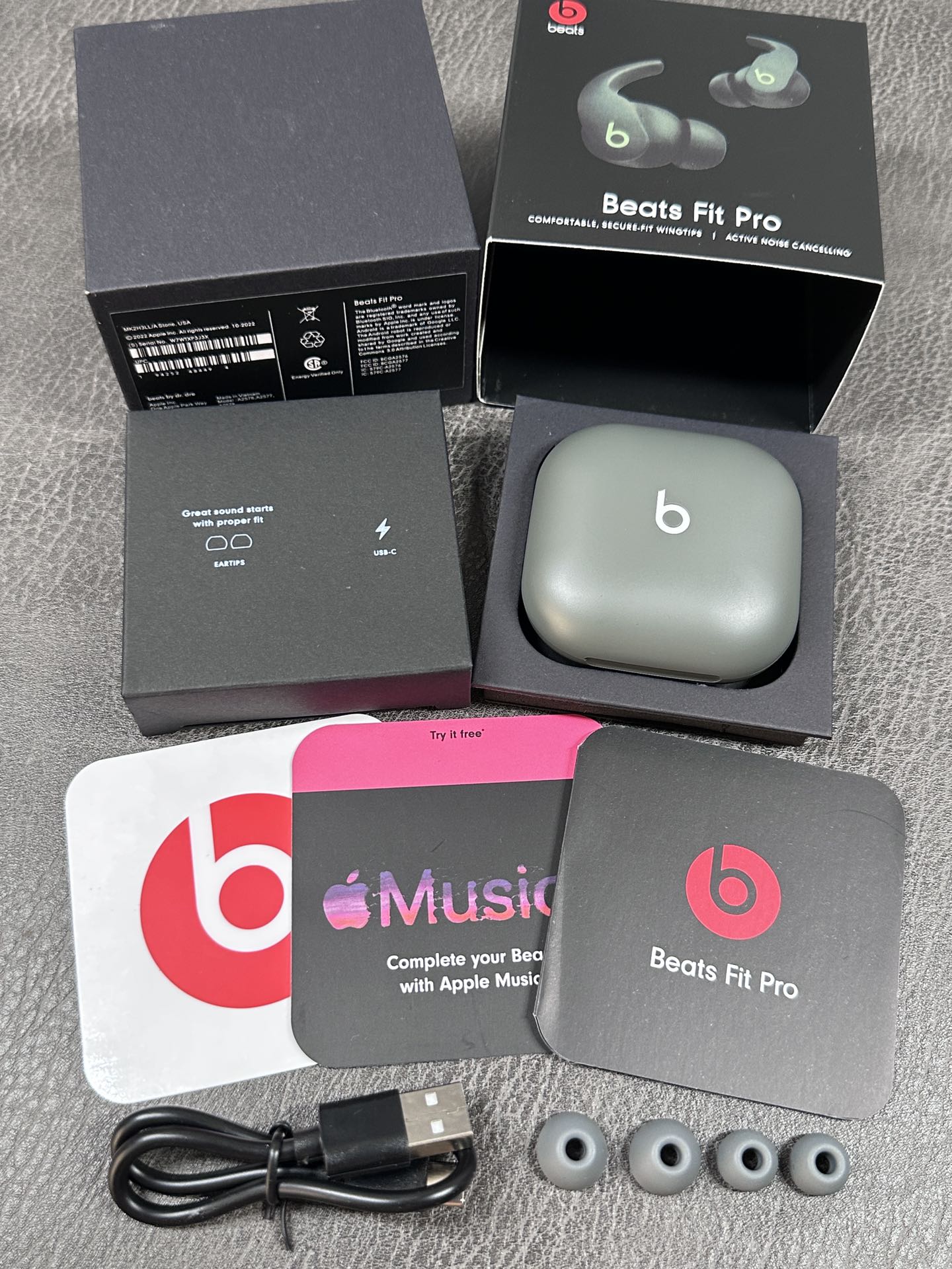 全新出货‼️放店💰150
正确版Beats Fit Pro‼️
带弹窗 市面唯一正确版本 原装盒子包装❗️
颜色:鼠尾草灰
台湾进口芯片 1.75石墨钛喇叭 音质非常好💯
立体凹版雕刻魔音logo 带弹窗 区别市面错误版油漆图标
按压式切换模式‼️指哪打哪的按键回馈感
续航最长听歌可达8小时 搭配充电仓可达一天
Type-C充电口 可快速充电 充电5分钟听歌1小时
5.0蓝牙 安卓/苹果都能用 市面手机基本都匹配
提供三种尺寸胶塞 给你最佳的佩戴舒适感受❗️
包装清单 耳机 充电线 替换耳塞 说明书 B字贴纸等
退换要求 外观不磨损支持退换 售后保修三个月❗️