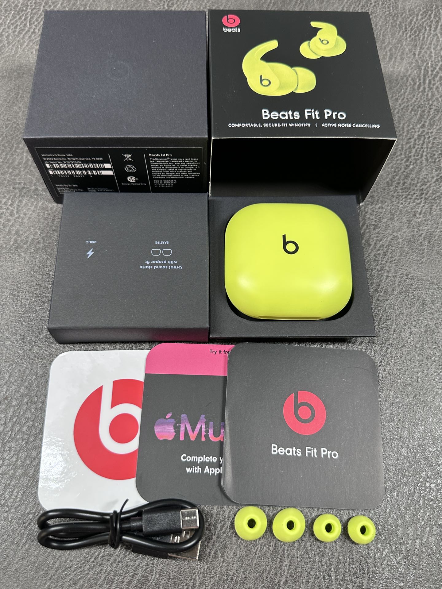 全新出货‼️放店💰150
正确版Beats Fit Pro‼️
带弹窗 市面唯一正确版本 原装盒子包装❗️
颜色:荧光黄
台湾进口芯片 1.75石墨钛喇叭 音质非常好💯
立体凹版雕刻魔音logo 带弹窗 区别市面错误版油漆图标
按压式切换模式‼️指哪打哪的按键回馈感
续航最长听歌可达8小时 搭配充电仓可达一天
Type-C充电口 可快速充电 充电5分钟听歌1小时
5.0蓝牙 安卓/苹果都能用 市面手机基本都匹配
提供三种尺寸胶塞 给你最佳的佩戴舒适感受❗️
包装清单 耳机 充电线 替换耳塞 说明书 B字贴纸等
退换要求 外观不磨损支持退换 售后保修三个月❗️