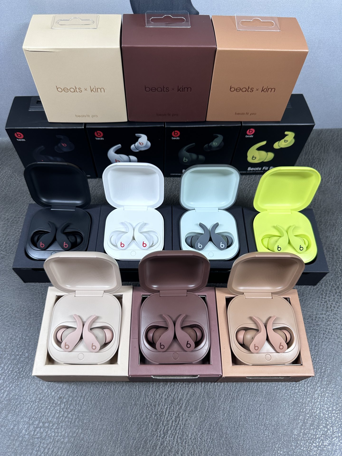 Beats Fit PRO x Kim 联名款蓝牙耳机‼️ Beats Fit PRO 入耳式蓝牙耳机‼️ 俩款全部七色现货供应 最高版本❗️