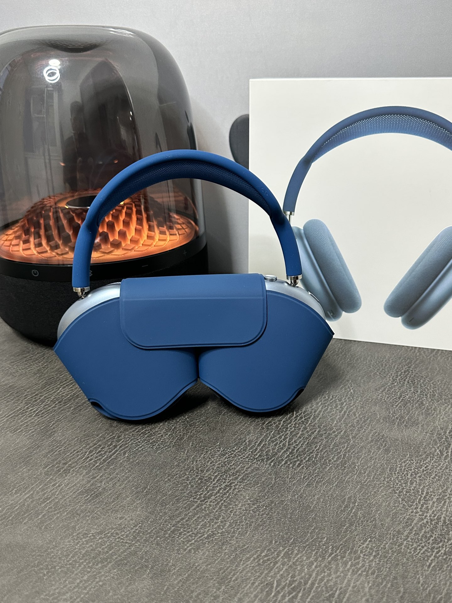 蓝色实拍 批💰450
苹果AirPodsMax 头戴式耳机
弹窗 本机显示正确配色 区别市面显示配色对不上
全网最高版本 45db真实降噪/通透
售后:不影响二次销售15天可退换(包装损坏需扣钱、耳套海绵用脏不退不换只保修 保修三个月)出厂每台都有质检 质量非常稳