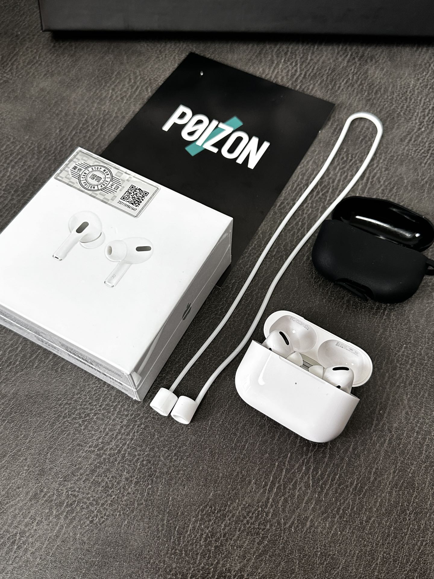 💰110
AirPods pro苹果三代耳机特价毒版‼️

▪️支持17.0系统正常弹窗链接 不会显示无法验证
▪️支持改名 定位 1.5石墨稀喇叭 霍尔开关 弹簧开盖 
▪️通透降噪界面、三码合一、
 ▪️功能齐全：蓝牙名称可设置、支持GPS查找定位、入耳检测、超长待机、耳机充电听歌3-4小时、充电仓可以给耳机充电3次左右
 ▪️耳机固定操作功能：单击暂停/播放/接听电话、双击下一曲、三击上一曲、
 ▪️耳机左右均可设置噪声控制、支持无线➕有线充电功能 区别市面减配版 
▪️硅胶耳塞三种尺寸可使用、USB-C连接线、四张说明书 系统要求14.0系统以上正常弹窗和支持所有功能 

▪️下单配套：保护壳、防丢绳、毒卡、毒盒、气泡袋
▪️售后：不影响二次销售15天内支持退换、保修三个月