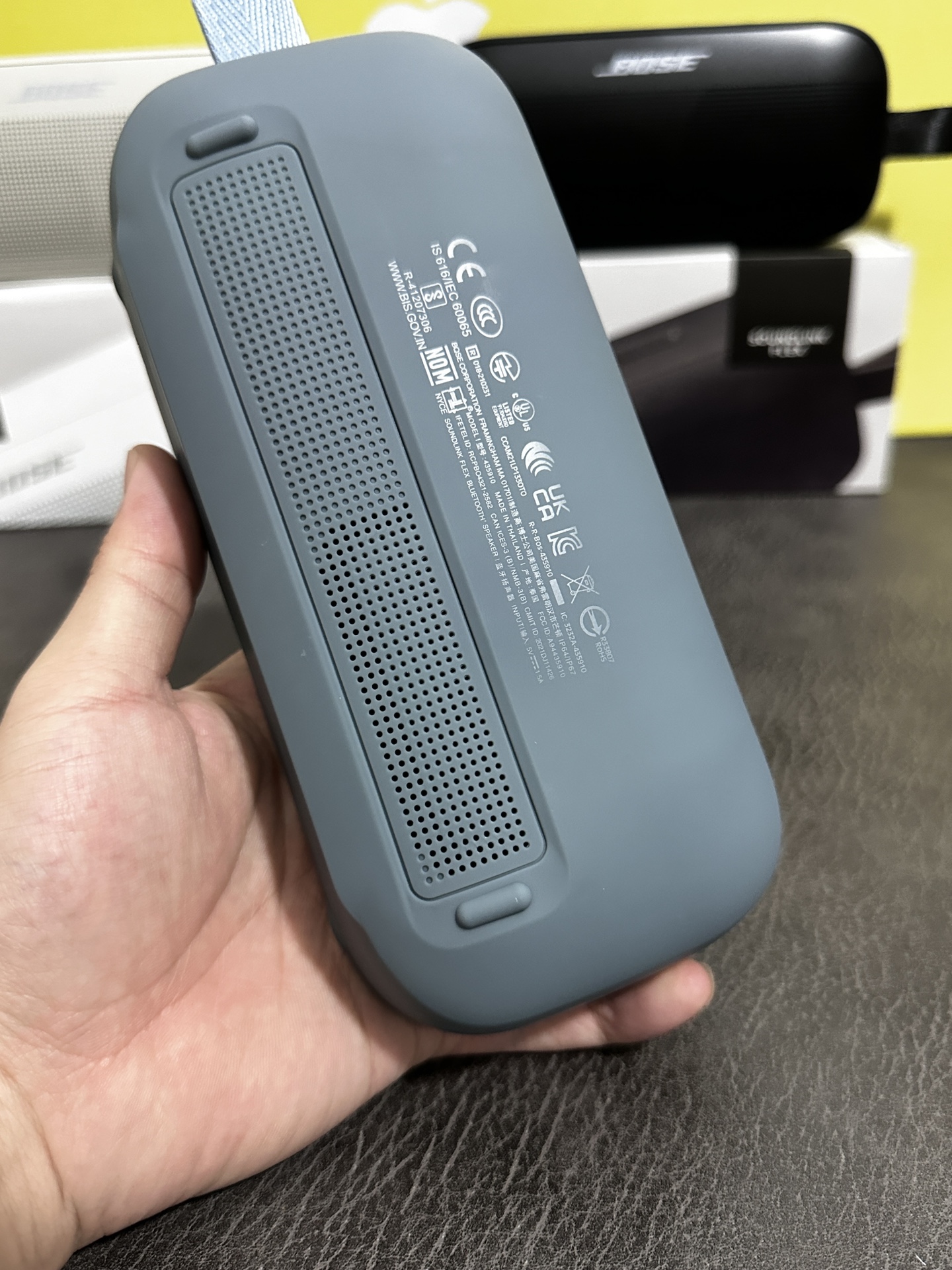 💰160 新款Bose SoundLink Flex蓝牙音箱 便捷式音响‼️
支持手机 平板 笔记本电脑 蓝牙连接
Bose Flex小巨弹蓝牙音箱 全音域出色音质 声效强劲 低音澎湃 带便捷挂环 携带方便 坚固耐摔 外出旅游 徒步 爬山 露营户外运动最好的选择 户外属性拉满💯💯
简约大气的外观设计 大小合适 任何场合都适用 上手质感也非常好 ‼️
小小体型 超大音量 最大音量可覆盖室外40平方 内置升级版18650锂离子电池2000mAh 充一次电可用4小时超长续航 支持边充边用
户外博主必备单品 下单配专用打包毒盒‼️
售后:包装完好产品不磨损 不影响二次销售15天内可退换‼️‼️