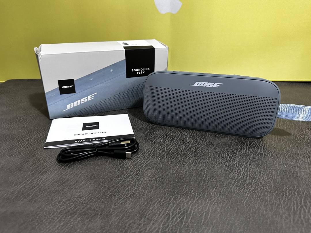 💰160 新款Bose SoundLink Flex蓝牙音箱 便捷式音响‼️
支持手机 平板 笔记本电脑 蓝牙连接
Bose Flex小巨弹蓝牙音箱 全音域出色音质 声效强劲 低音澎湃 带便捷挂环 携带方便 坚固耐摔 外出旅游 徒步 爬山 露营户外运动最好的选择 户外属性拉满💯💯
简约大气的外观设计 大小合适 任何场合都适用 上手质感也非常好 ‼️
小小体型 超大音量 最大音量可覆盖室外40平方 内置升级版18650锂离子电池2000mAh 充一次电可用4小时超长续航 支持边充边用
户外博主必备单品 下单配专用打包毒盒‼️
售后:包装完好产品不磨损 不影响二次销售15天内可退换‼️‼️