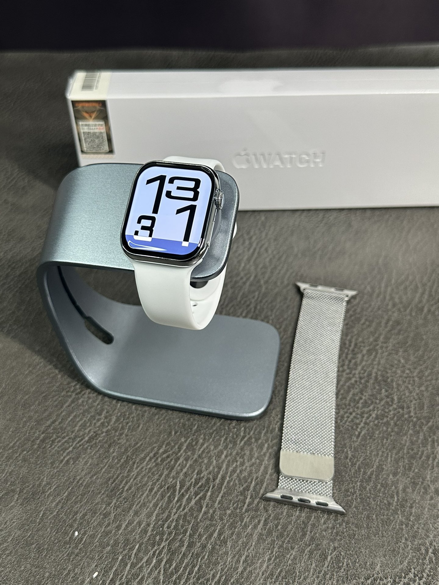 S10京东版 42mm原色‼️批💰280
苹果最新发布Apple Watch Series10京东版‼️
改朝换戴 S10全新升级9.3毫米超薄机身 42mm表盘 还原原装数据
采用LTPO原装屏幕 120HZ超高刷新率 钛金属材质 边框后盖机身一体成型 白色旋钮线圈 双蜂窝扬声器 后盖带天线圈 细节全部对标原装❗️
升级3D视觉动效 重力感应IU界面
超多功能 微信支付宝双支付 离线支付 本地相册 电子书 录音 本地音乐 可独立连接蓝牙耳机 健身运动不带手机 非常方便
NFC门禁功能 百度导航 应用市场 可下载超多小游戏 实用工具 触控手势接电话 AI智能表盘 主题自定义 可换背景照片 换表盘 百城乘车码 超多功能
灵动岛 熄屏壁纸 抬手亮屏 24小时语音备忘录
心率监测 体能训练 健身记录 运动记录 睡眠检测 血氧 血压 压力 天气 闹钟 梅脱 日历 计时器 计算机 秒表 指南针 通讯录 语音助手 翻译软件 信息提示等超多功能 各位到手可慢慢发掘
标配:无线充电线 手表 硅胶表带 额外赠送表带 说明书 原装包装 专用打包盒
售后要求:外观d不磨损 屏幕膜不撕过可退换‼️
售后保修三个月