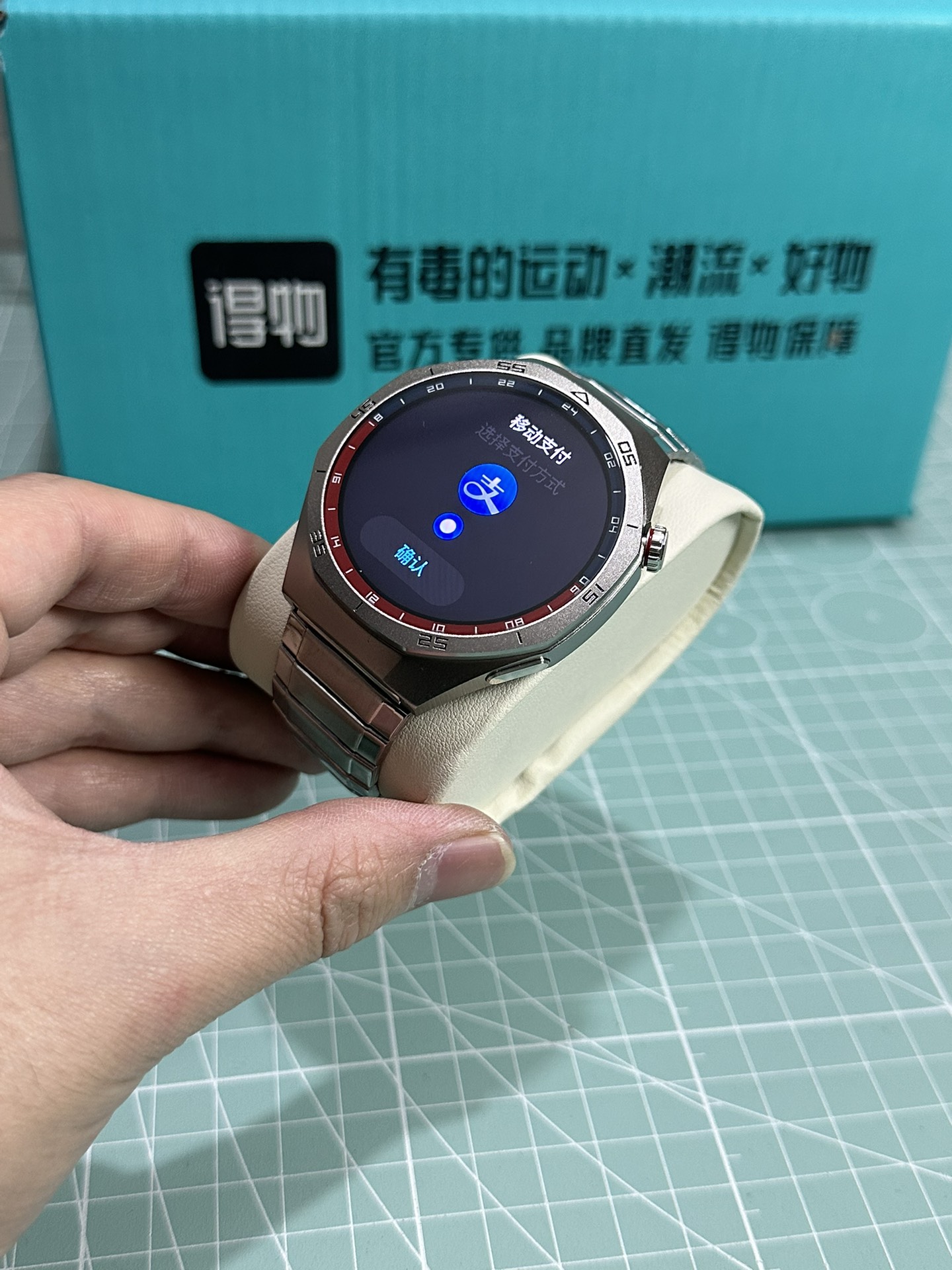 批💰200‼️ 华为HUAWEI GT5 Pro 手表 银色 赠送 钢 皮 胶三条表带