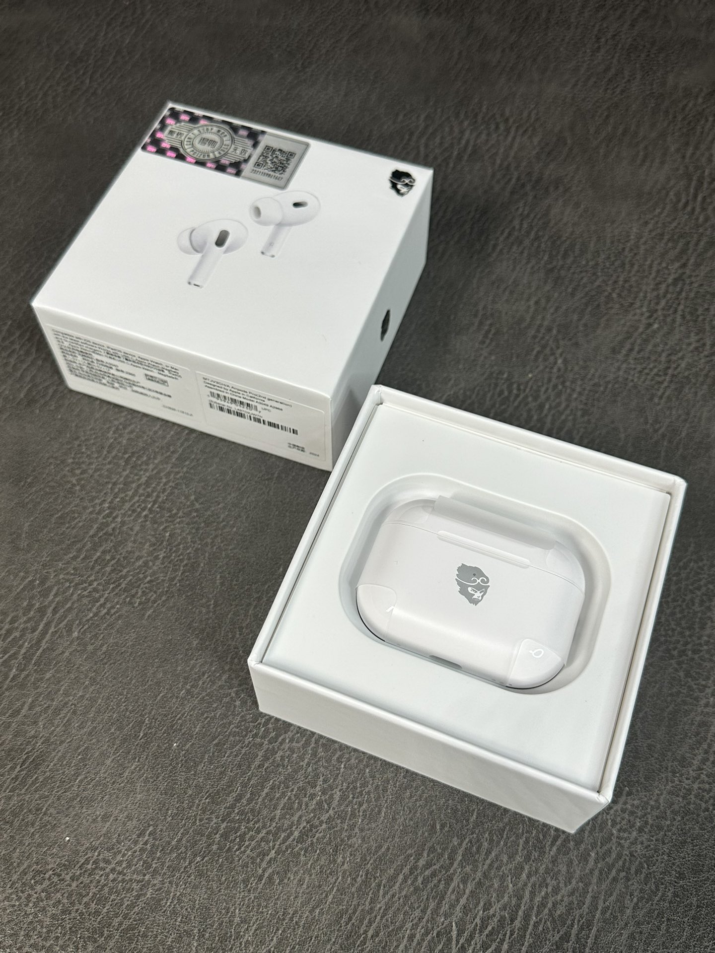 💰160
AirPodsPro2 USB-C 六代 悟空联名款‼️
黑神话悟空游戏前500名玩家纪念款 内部渠道资源
毒版品质 质量跟原装无区别 序列号官网可查
认准实拍得物配件 ‼️
升级双麦混合降噪 降噪效果更给力 头部跟踪
新增自适应降噪功能 正品有的功能基本都有
支持最新IOS17系统 已破解弹窗 不会显示无法验证
降噪效果新突破 可达40db降噪 玩游戏0延迟
升级3054纽扣电池 续航6-9小时左右
功能无需多介绍 弹窗改名定位无线充等等
全部跟正品一样 该有的都有 给你正品体验
赠送官方挂绳 苹果无线充 保护壳 毒证书 专用小毒箱等 没有此配件都是假毒版
售后保修三个月 耳机外观不磨损可退换‼️