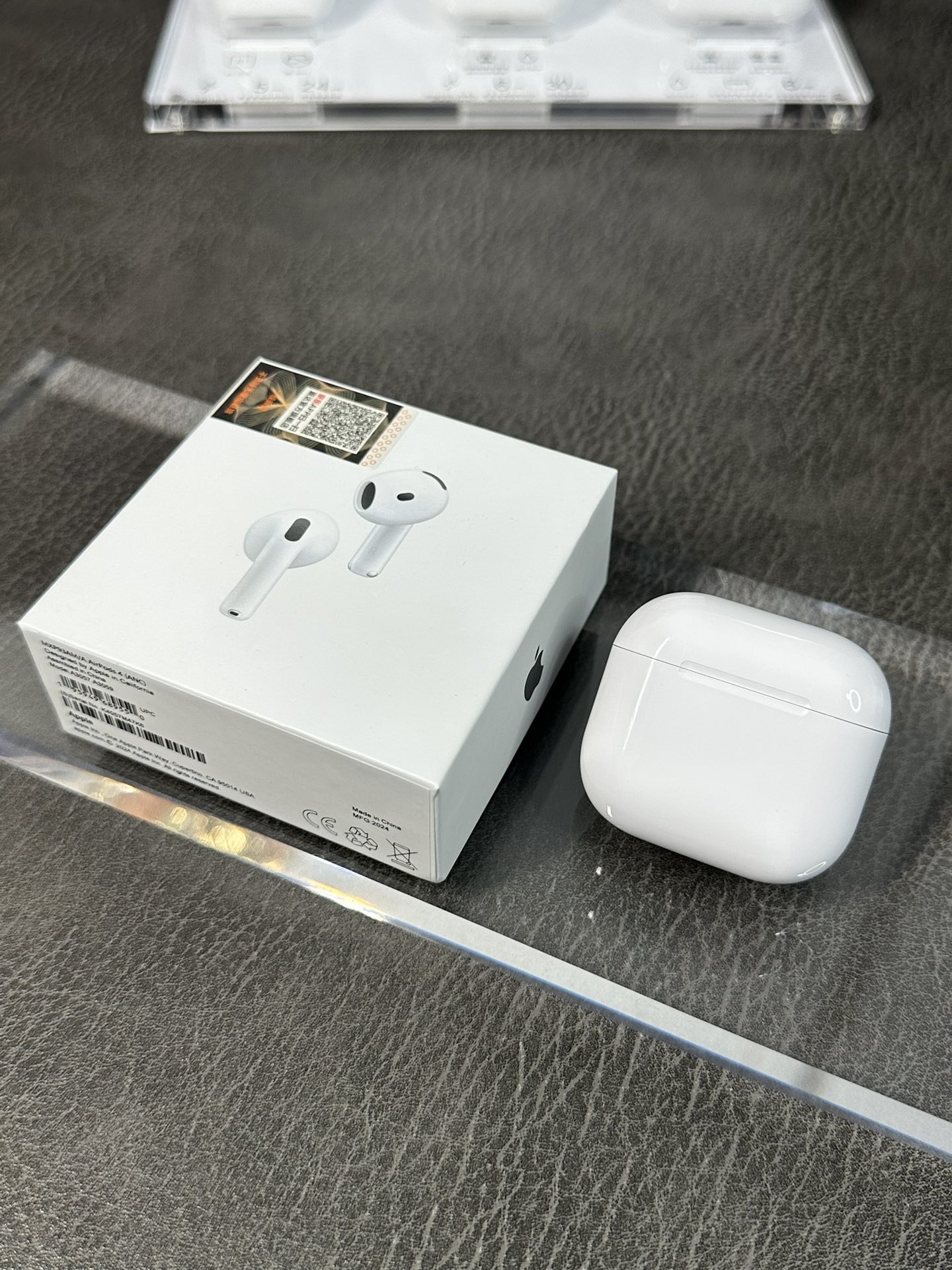 💰190
AirPods4(七代)主动降噪京东正版‼️
9月新款 苹果AirPods第四代 半入耳式蓝牙耳机
高通定制芯片 稳定弹窗 带陀螺仪 真实空间音频头部跟踪 音乐可随头部转动而转动
真实降噪 通透 自适应功能 真实语言助手
可通过耳机呼叫Siri iOS18系统可弹窗
全新的外观设计 USB-C接口
取消背面按键 采用全新敲击连接方式 隐藏式灯孔
充电仓底部带外放扬声器 支持无线充功能
耳机整体造型更小巧 小耳朵孔人士首选
纽扣电池 单耳续航长达6-7小时 降噪模式4-5小时 配合充电仓可用30小时左右
新增通话控制 可直接语音操作 接听或挂断 电话
头部动作 个性化音量 对话感知 自适应音频
弹窗 改名 定位 触控操作 入耳检测 功能应用尽有
下单配套:官方标配耳机➕编织充电线➕保护壳➕20W快充头➕京东发票➕京东快递盒‼️
售后:耳机不刮花不影响二次销售15天内可退换 刮花只保修 保修时间三个月‼️