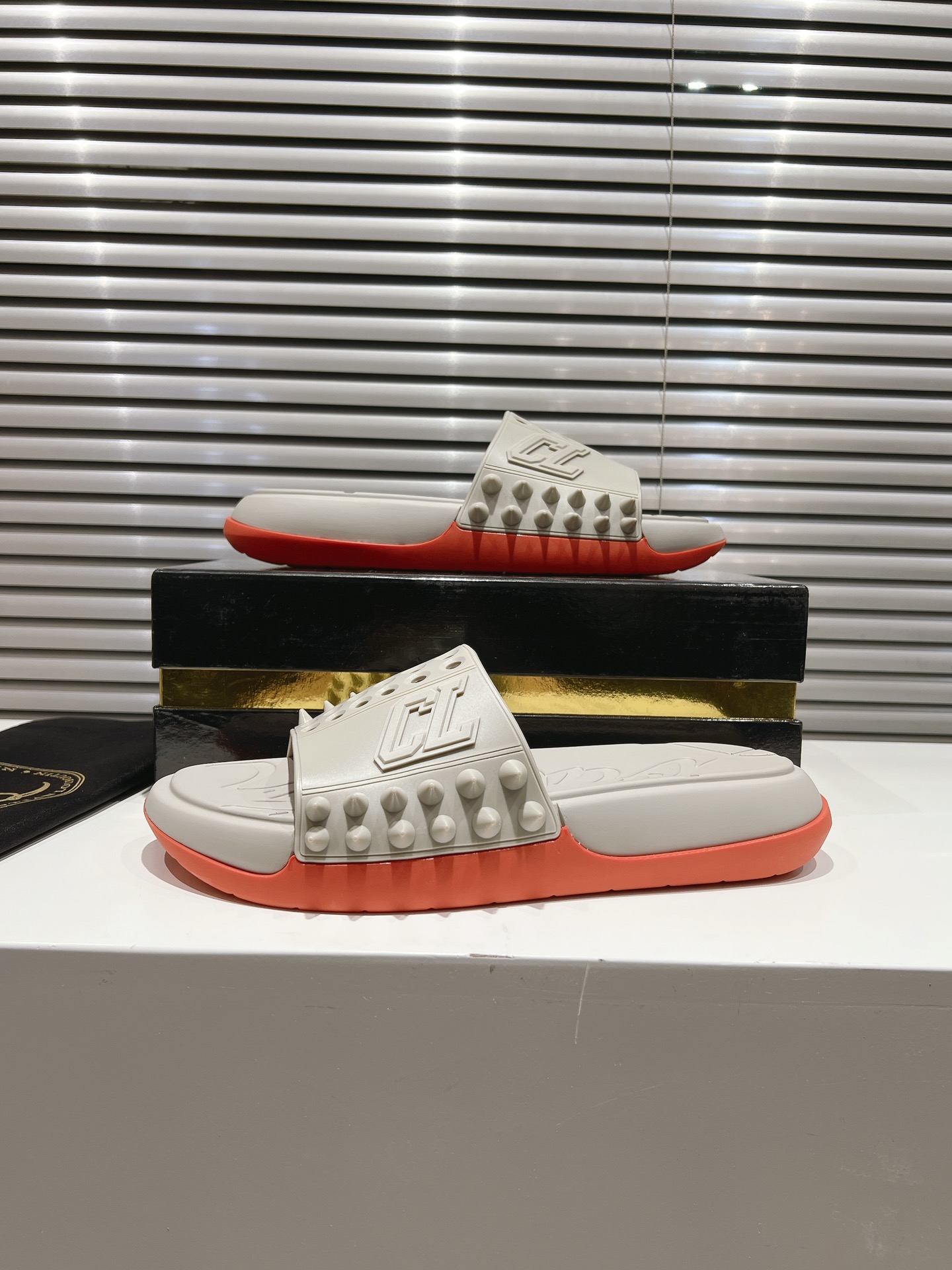 Customize Christian Louboutin: CL Varsity Slipper in Black Box for 2024. - 图片 5