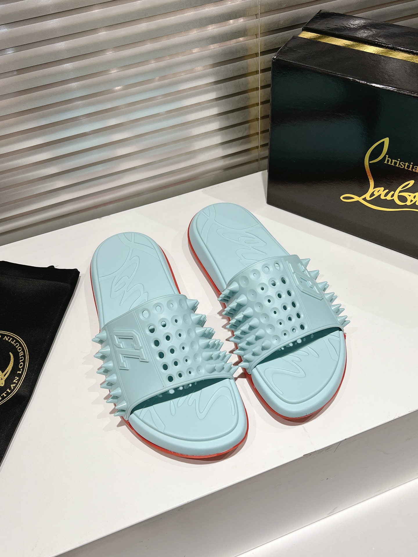 Customize CL Varsity Slipper with Black Box Note for Top-level 2024ss.