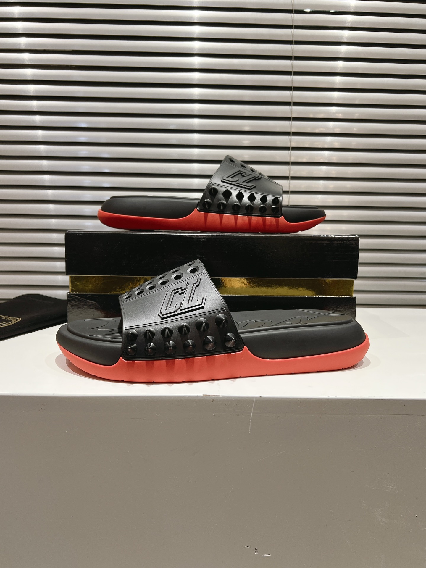 Customize Christian Louboutin Varsity Shoes with Unique Design and Materials - 图片 5
