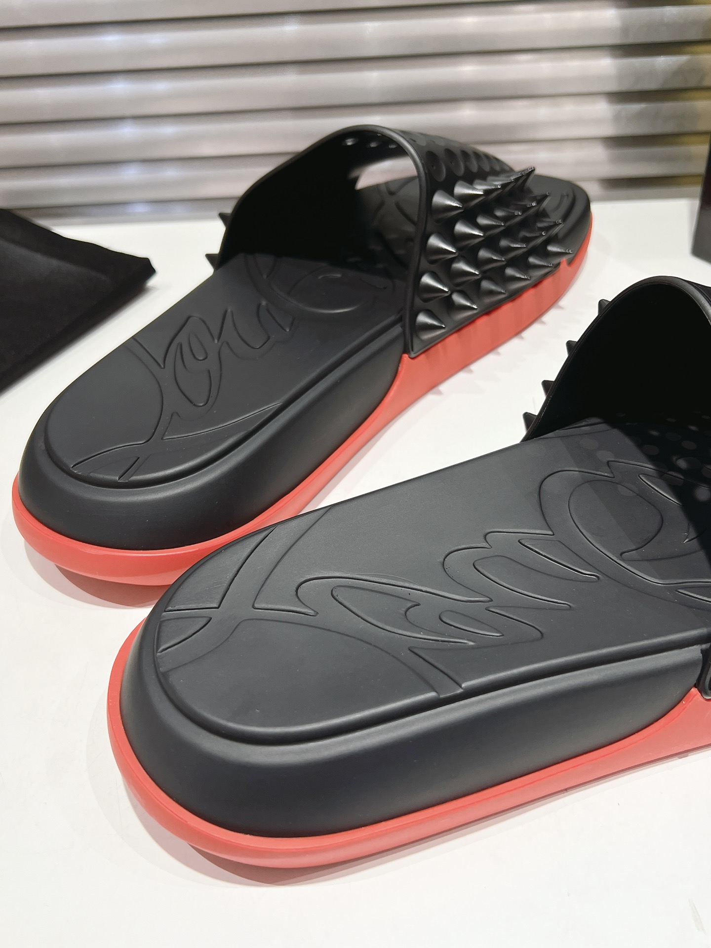 Customize Christian Louboutin Varsity Shoes with Unique Design and Materials - 图片 7
