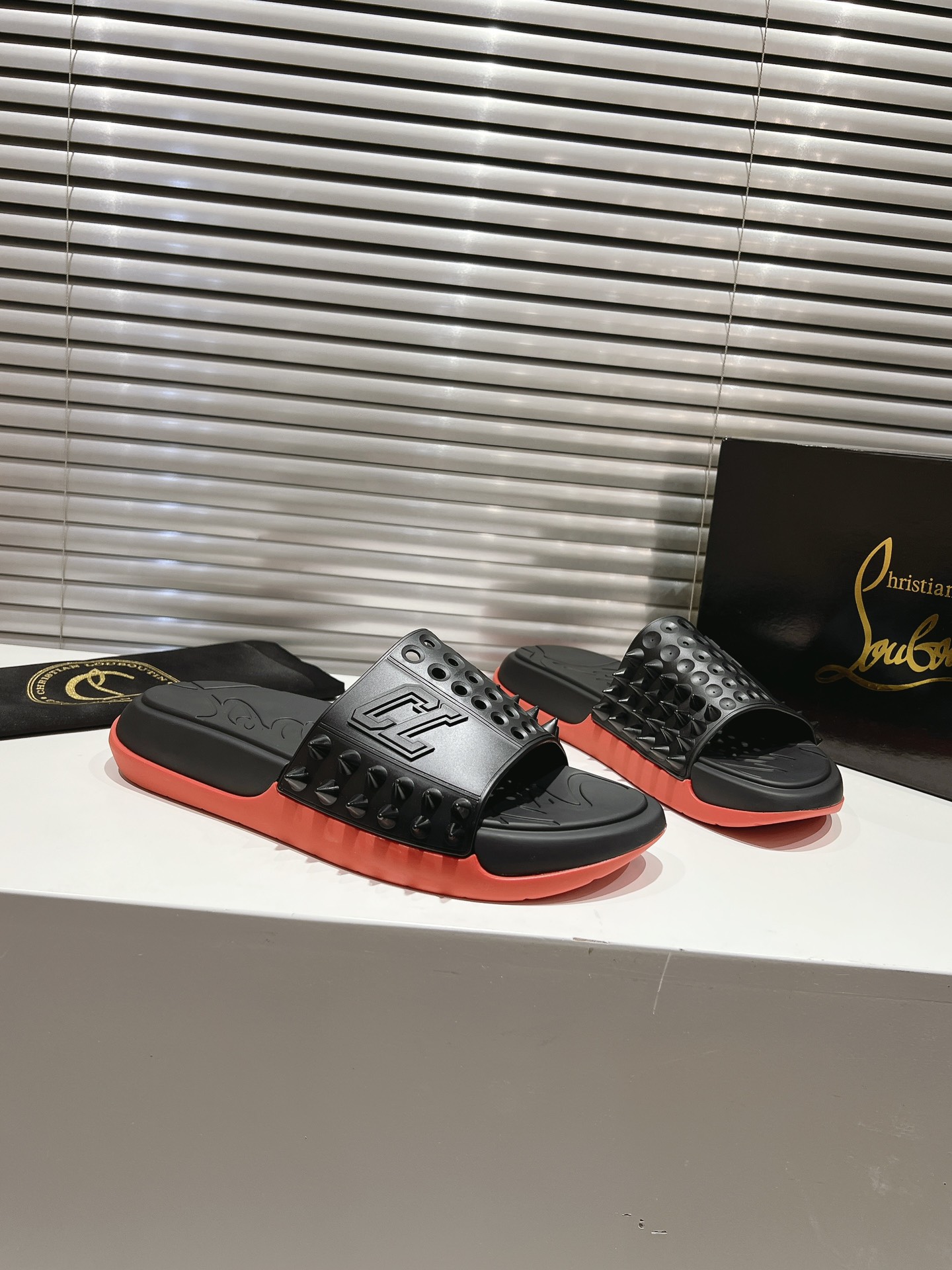 Customize Christian Louboutin Varsity Shoes with Unique Design and Materials - 图片 4