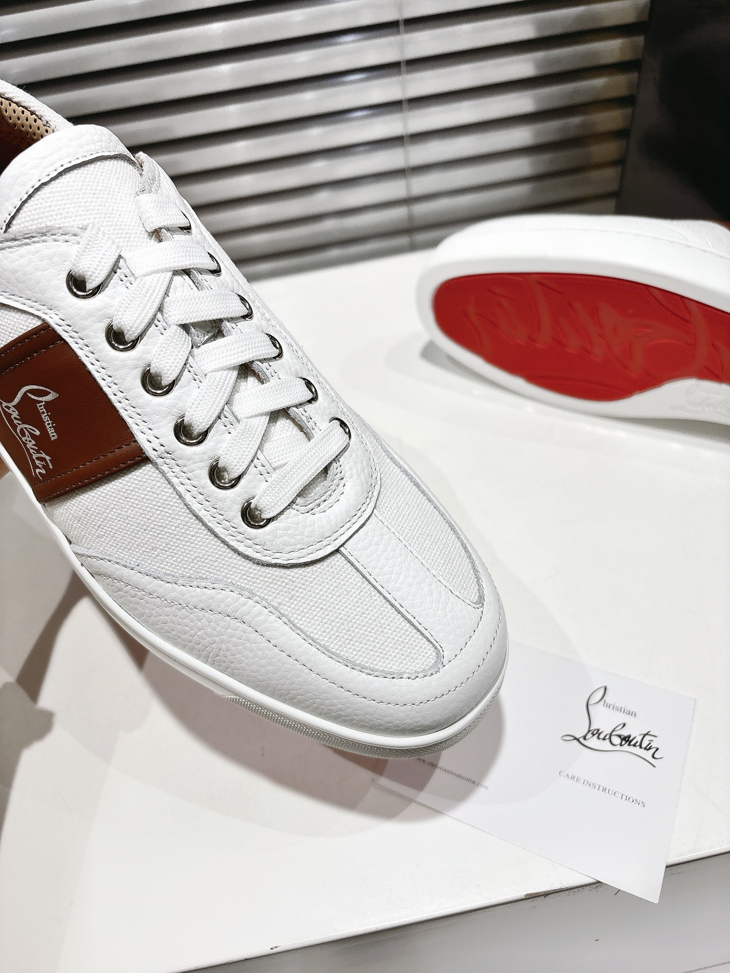 Customized Christian Louboutin Sneakers: Retro Style with Modern Twist - 图片 7