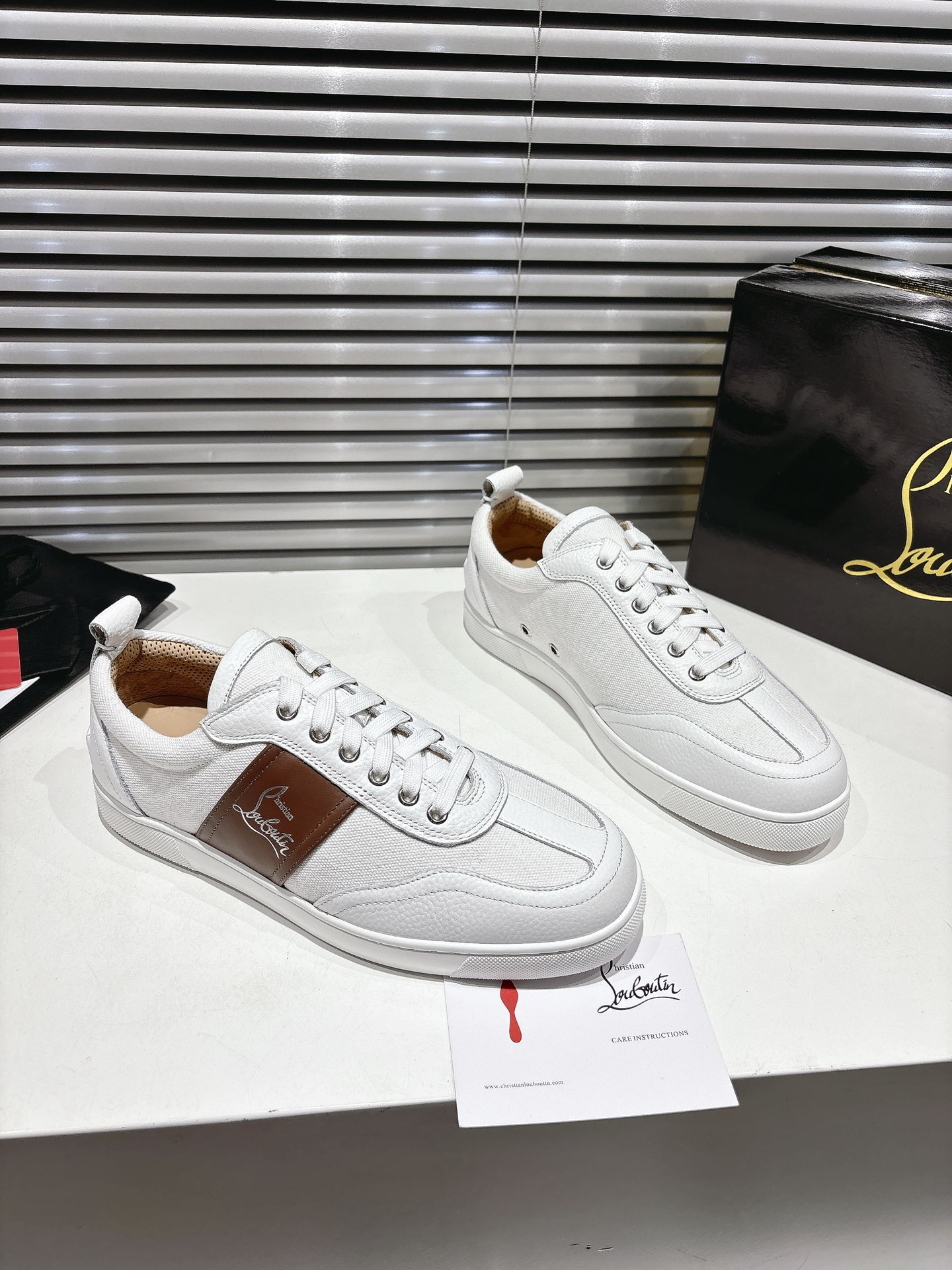 Customized Christian Louboutin Sneakers: Retro Style with Modern Twist - 图片 3