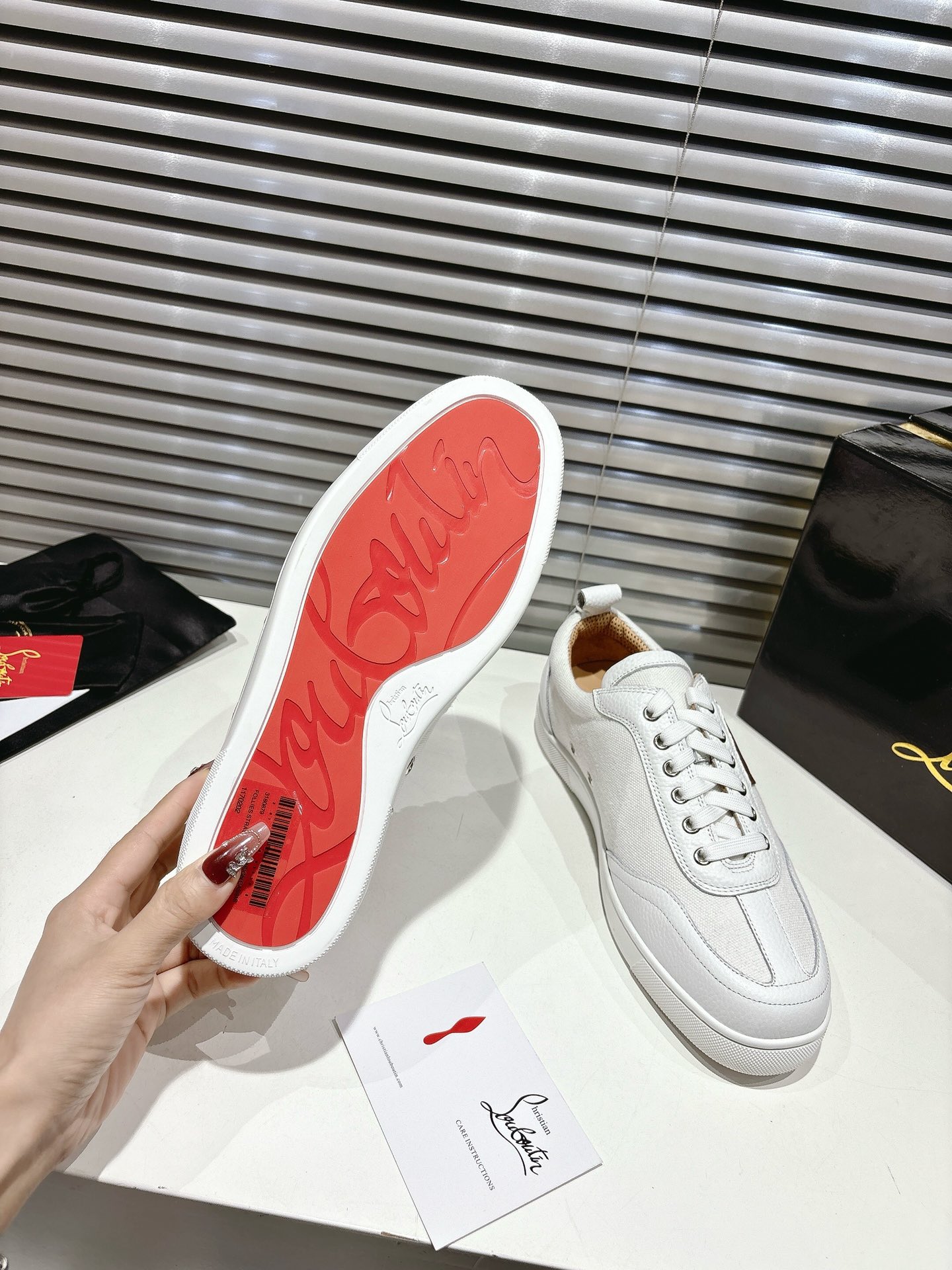 Customized Christian Louboutin Sneakers: Retro Style with Modern Twist - 图片 9