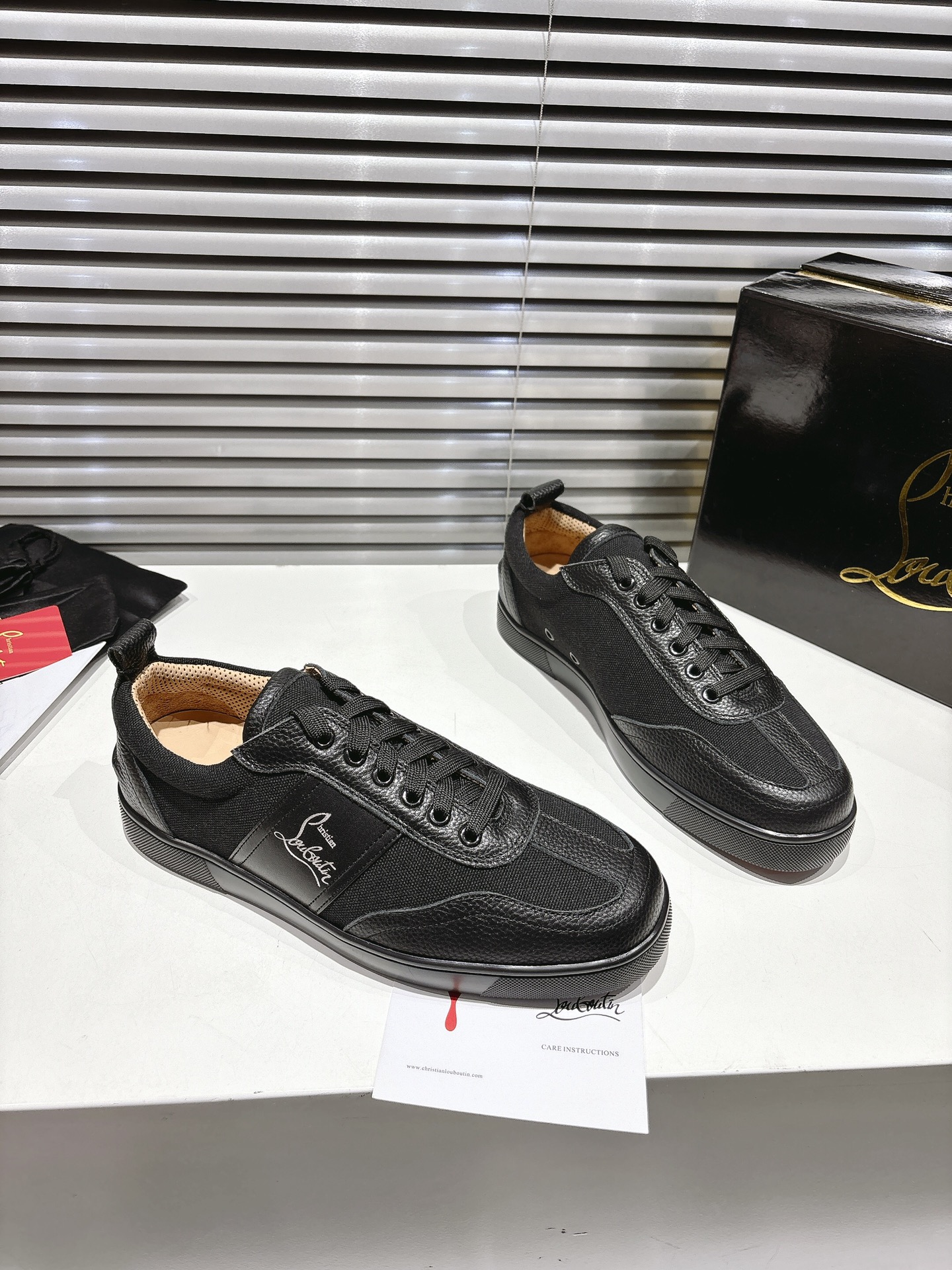 2025s Top-Level Customization by Christian Louboutin: Retro Sneakers with Modern Twist - 图片 3