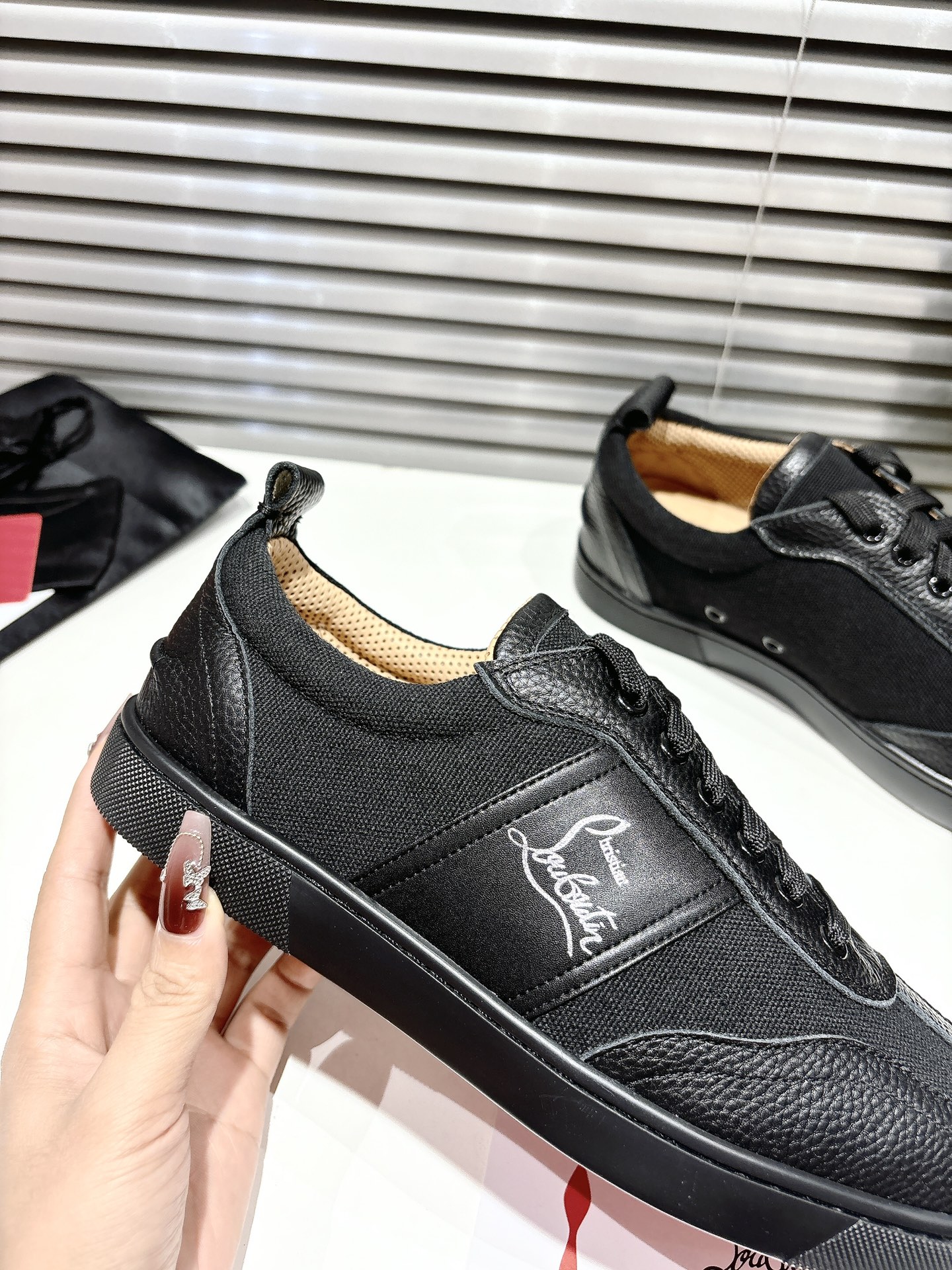 2025s Top-Level Customization by Christian Louboutin: Retro Sneakers with Modern Twist - 图片 8