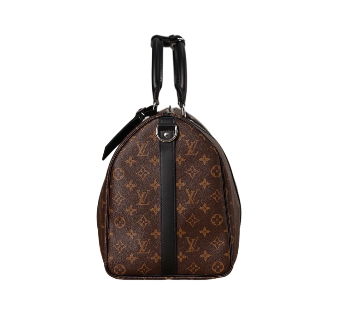 图片[5]-LOUIS VUITTON 路易威登 Keepall 黑棕老花旅行包 此款旅行包采用有史以来尤其受欢迎的经典路易威登设计 适用于事业繁忙而又注重品味的男士 宽敞的容量和可调节肩带适用于工作、休闲或出行特殊涂层帆布一体 天然牛皮饰边 棉纺织衬里 大容量设计 随身上机行李尺寸 可拆卸皮革铭牌 可调节肩带 尺寸：45*20*27cm-选品中心