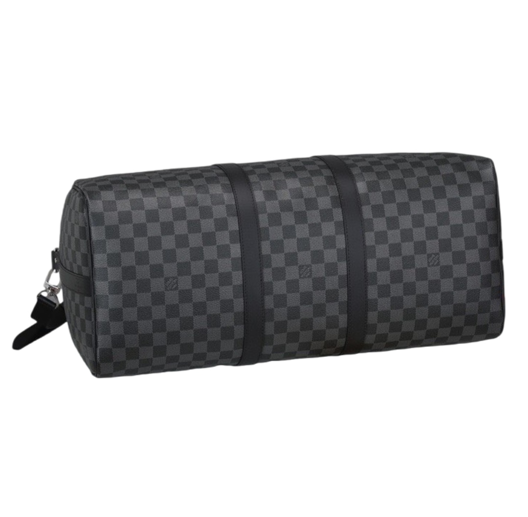 图片[4]-零售💰380 LOUIS VUITTON 路易威登nKeepall 棋盘格旅行包n采用damier graphite帆布制成 大小为手提行李尺寸 特有浑圆的皮革手柄和可调整 可脱卸的肩带 肩带上的垫肩使携带更加舒适 特殊涂层帆布 天然牛皮饰边 棉纺织衬里 大容量设计 随身上机行李尺寸 可拆卸皮革铭牌 银色金属饰件n尺寸：45*20*27cm 编码：by3936080-运动鞋