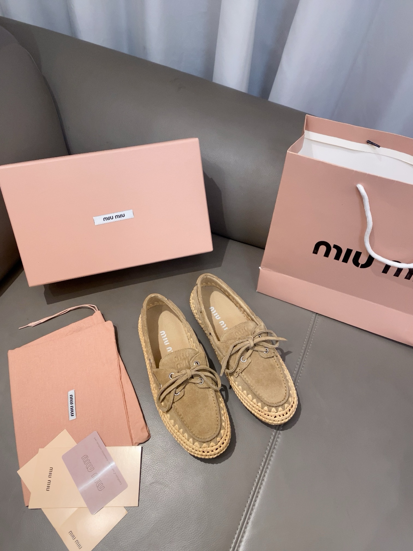 NO:421885,25th autumn and winter are available, original hand-woven technology, high-quality 1:1 craft reproduction, fabric cowhide/fabric, inner back velvet, original sole, size 35-40, loafers, loafers, cowhide1986090925秋冬上新啦,原版手工编织工艺,高品质1:1工艺复刻 面料牛皮/织物 内里反绒 大底原版大底 码数35-40,乐福鞋,loafers,cowhide,Women's Shoes