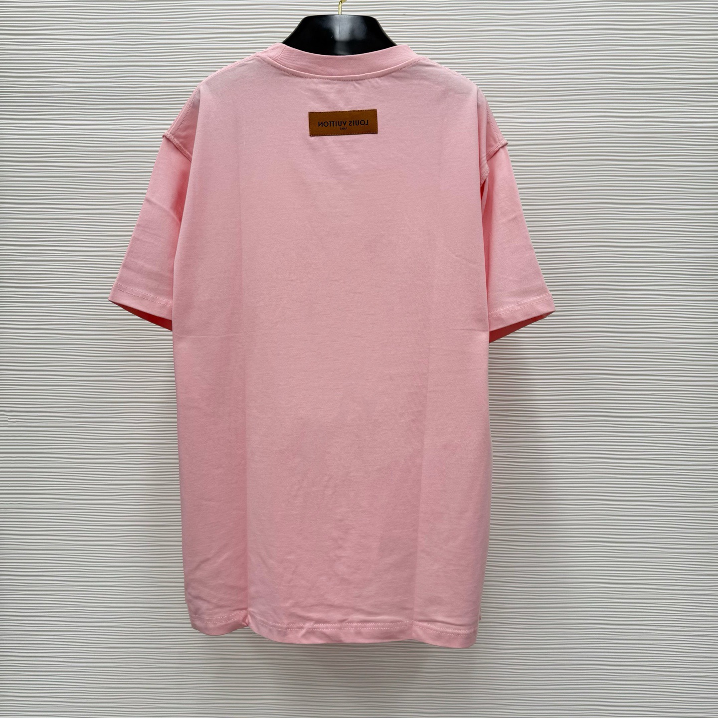 Louis Vuitton 路易威登 立体浮雕压花logo短袖-Chinese UA Cheap High Quatity Brand Clothes Bags handbags Sneakers wholesale wholesaler seller from China Factory suppliers Fashion Clothing Shoes best Quality Beautiful Price Louis Vuitton 路易威登 立体浮雕压花logo短袖