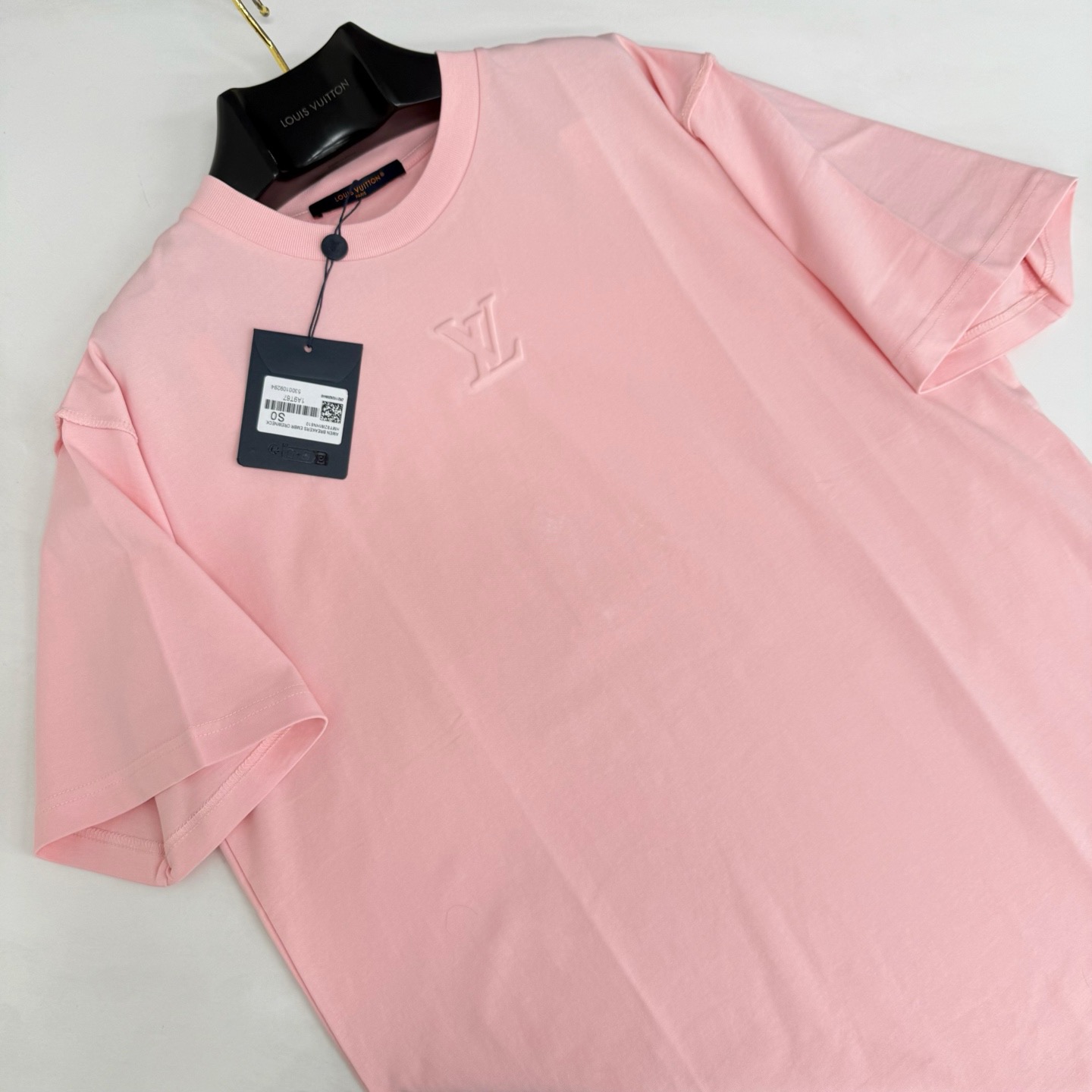 Louis Vuitton 路易威登 立体浮雕压花logo短袖-Chinese UA Cheap High Quatity Brand Clothes Bags handbags Sneakers wholesale wholesaler seller from China Factory suppliers Fashion Clothing Shoes best Quality Beautiful Price Louis Vuitton 路易威登 立体浮雕压花logo短袖